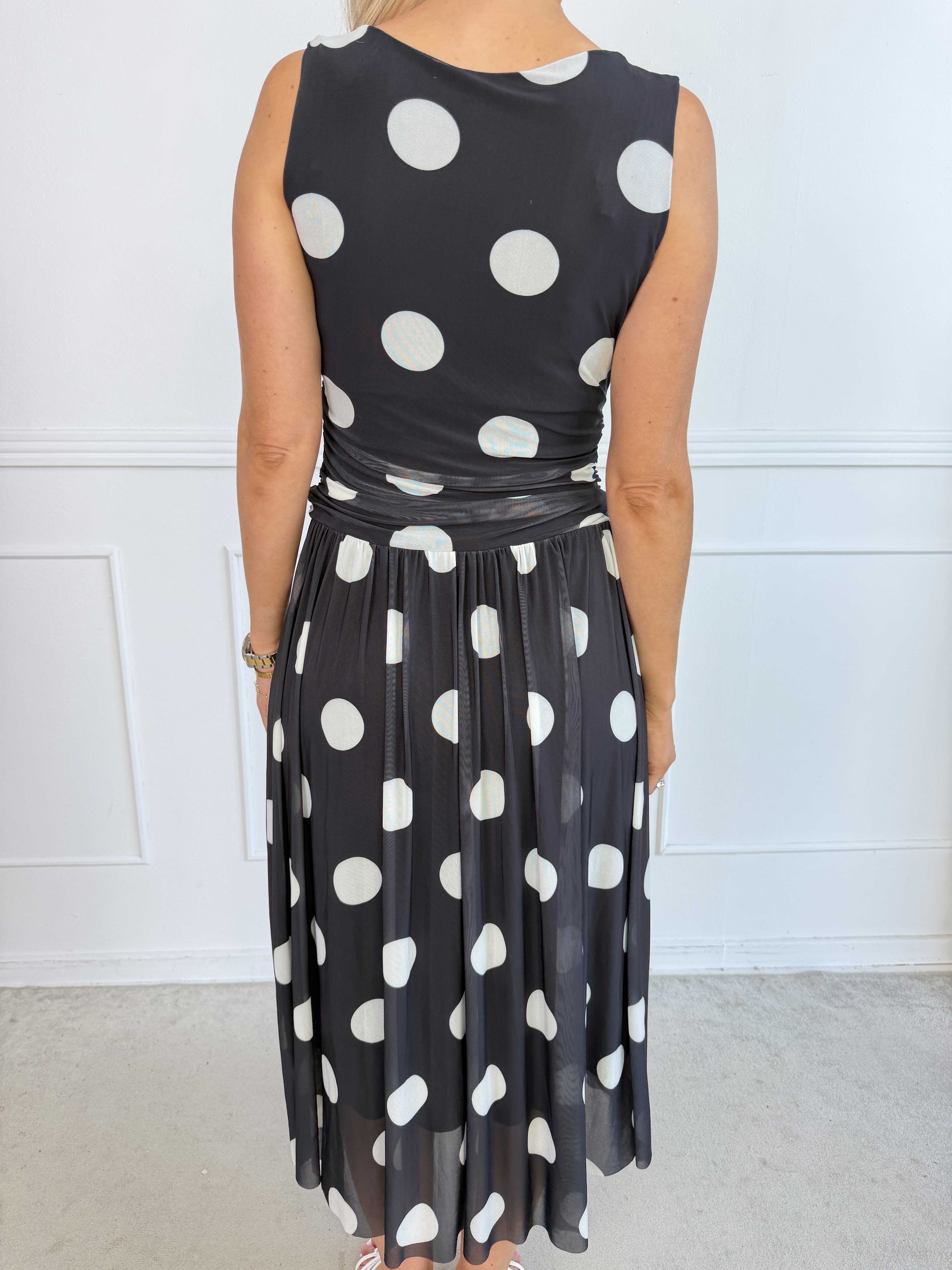 Hallie - Elegant stretchy kjole i mesh med prikker