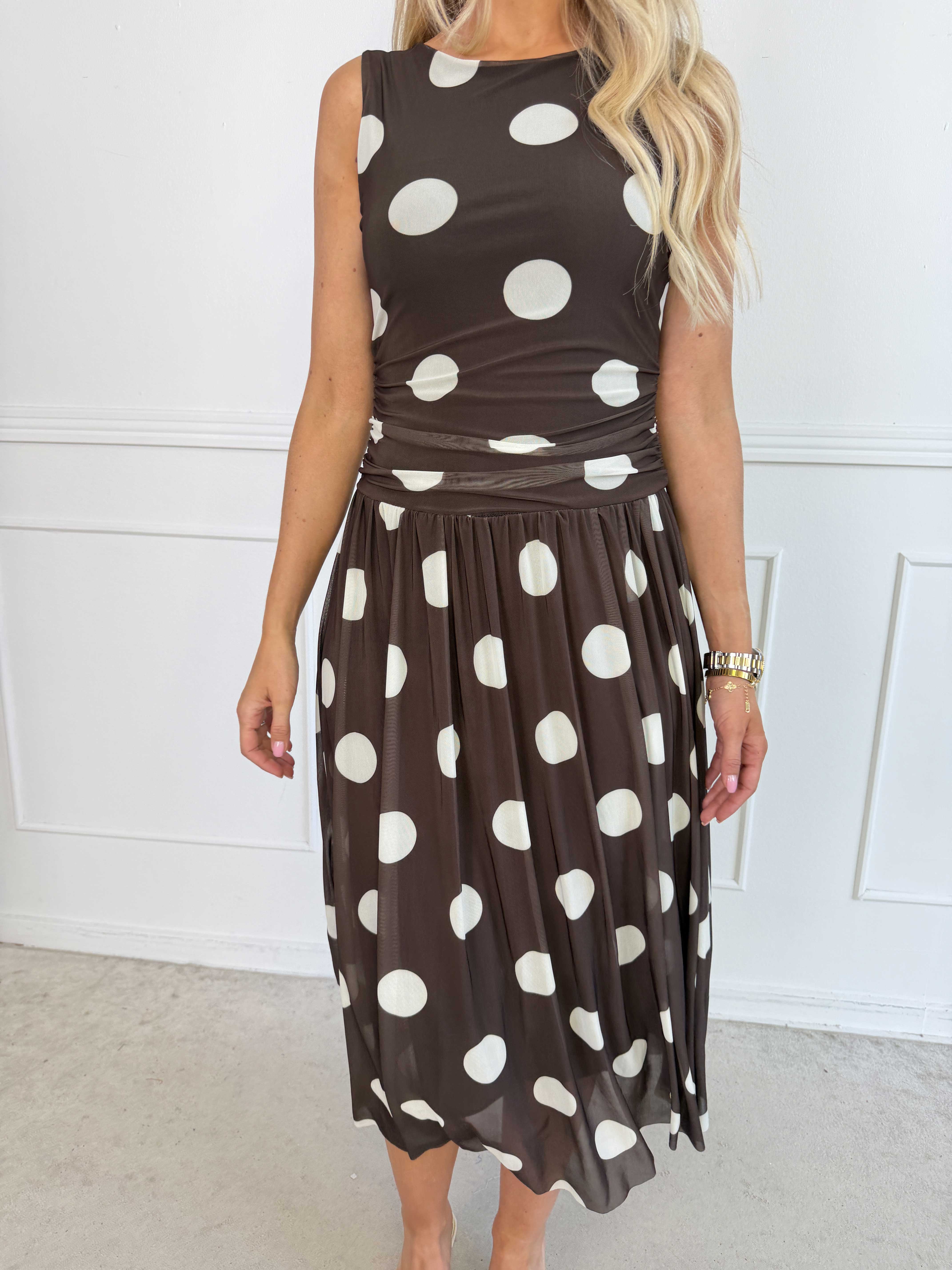 Hallie - Elegant stretchy kjole i mesh med prikker