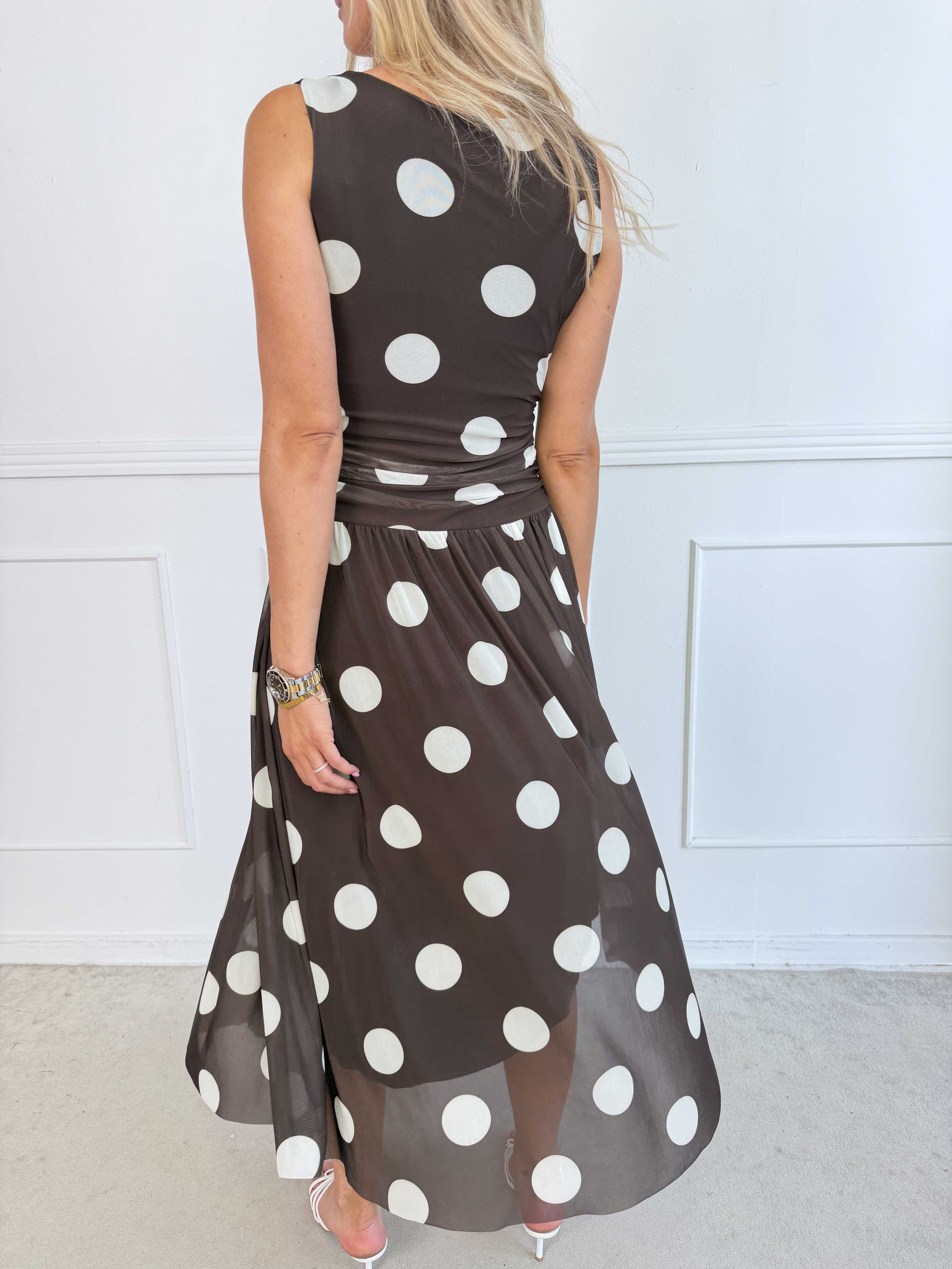 Hallie - Elegant stretchy kjole i mesh med prikker