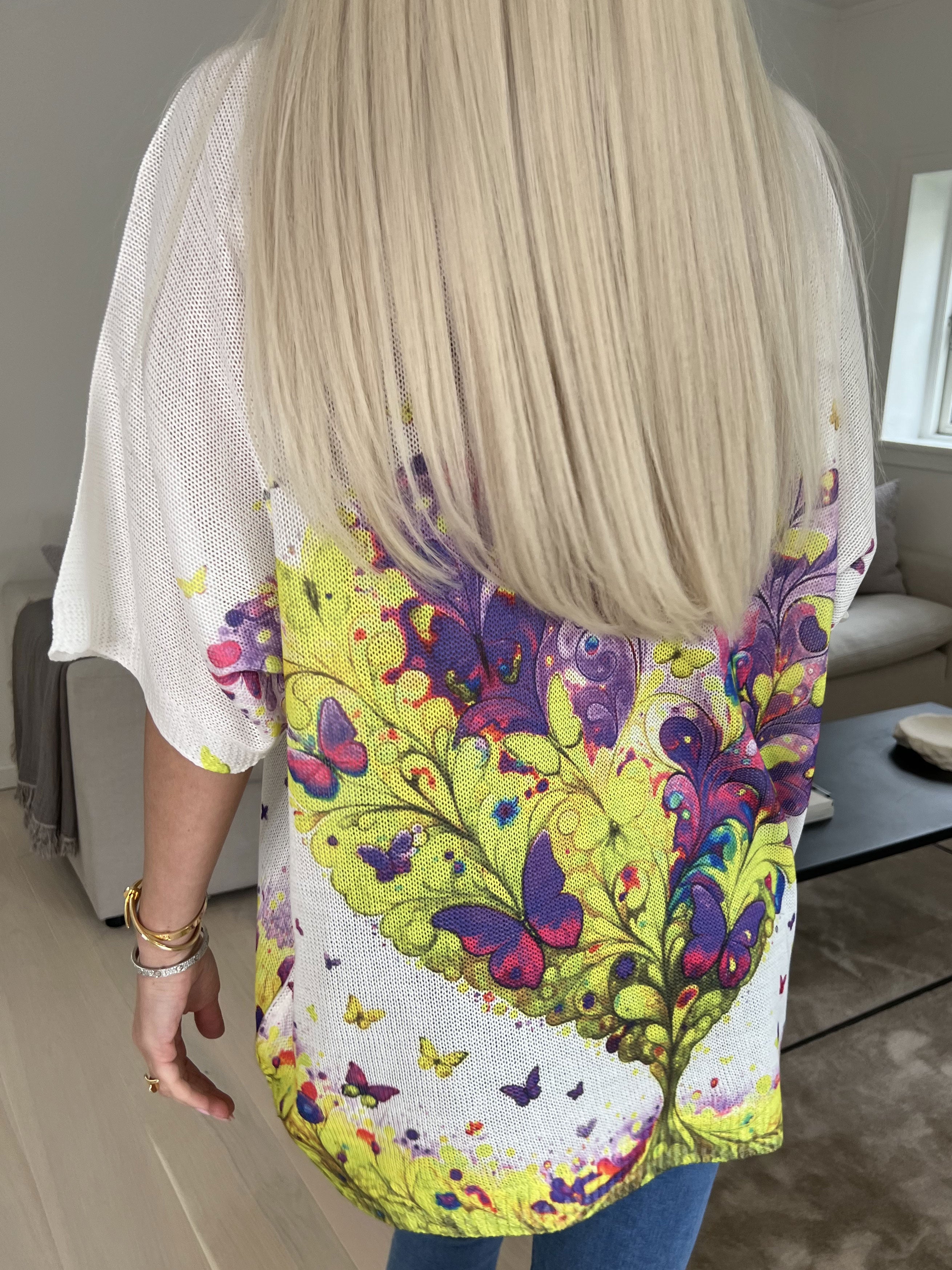 Inaya - Strikket bluse med sommerfugleprint