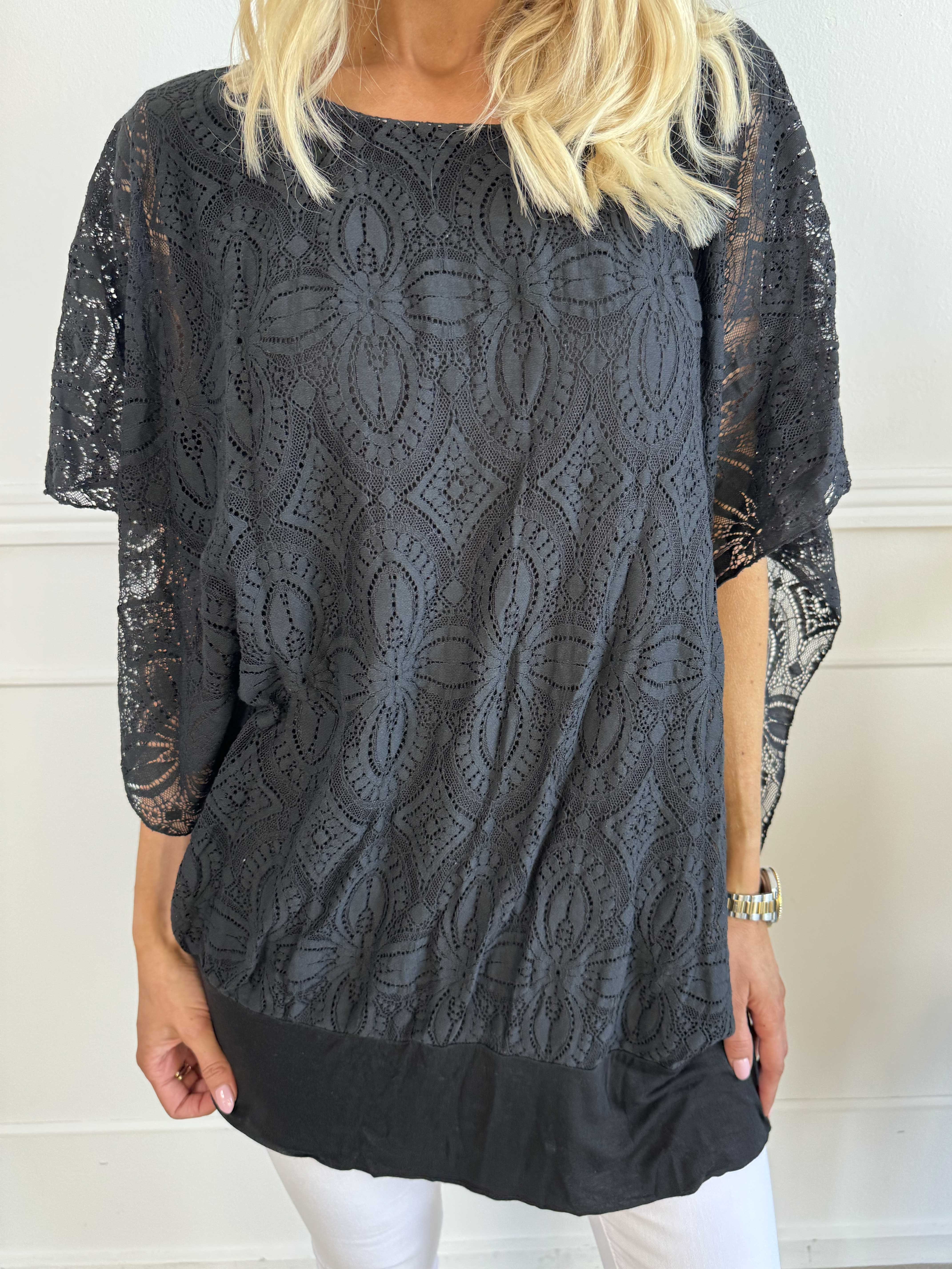 Indiana - Sød blondetunika i bomuld