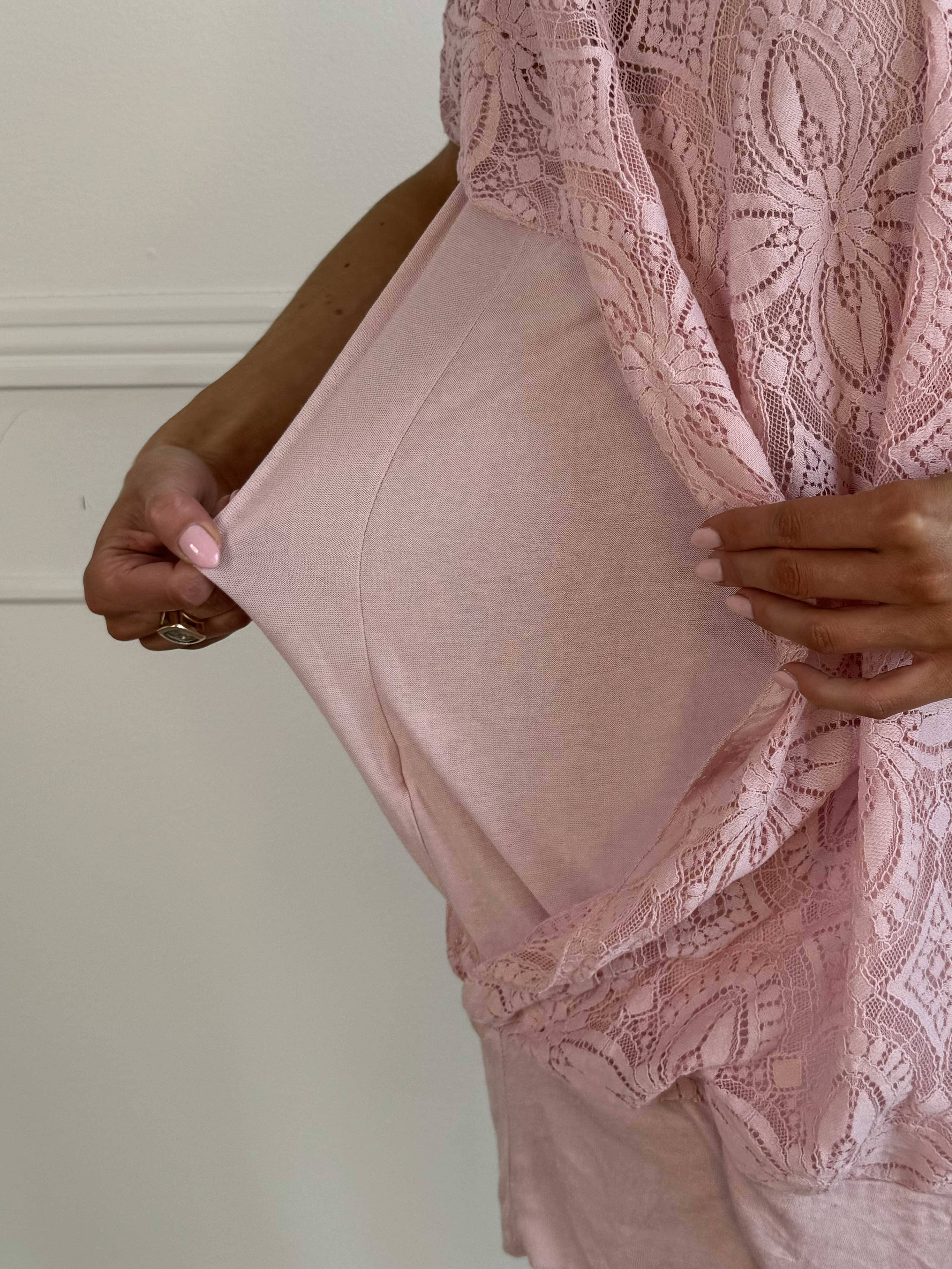 Indiana - Sød blondetunika i bomuld