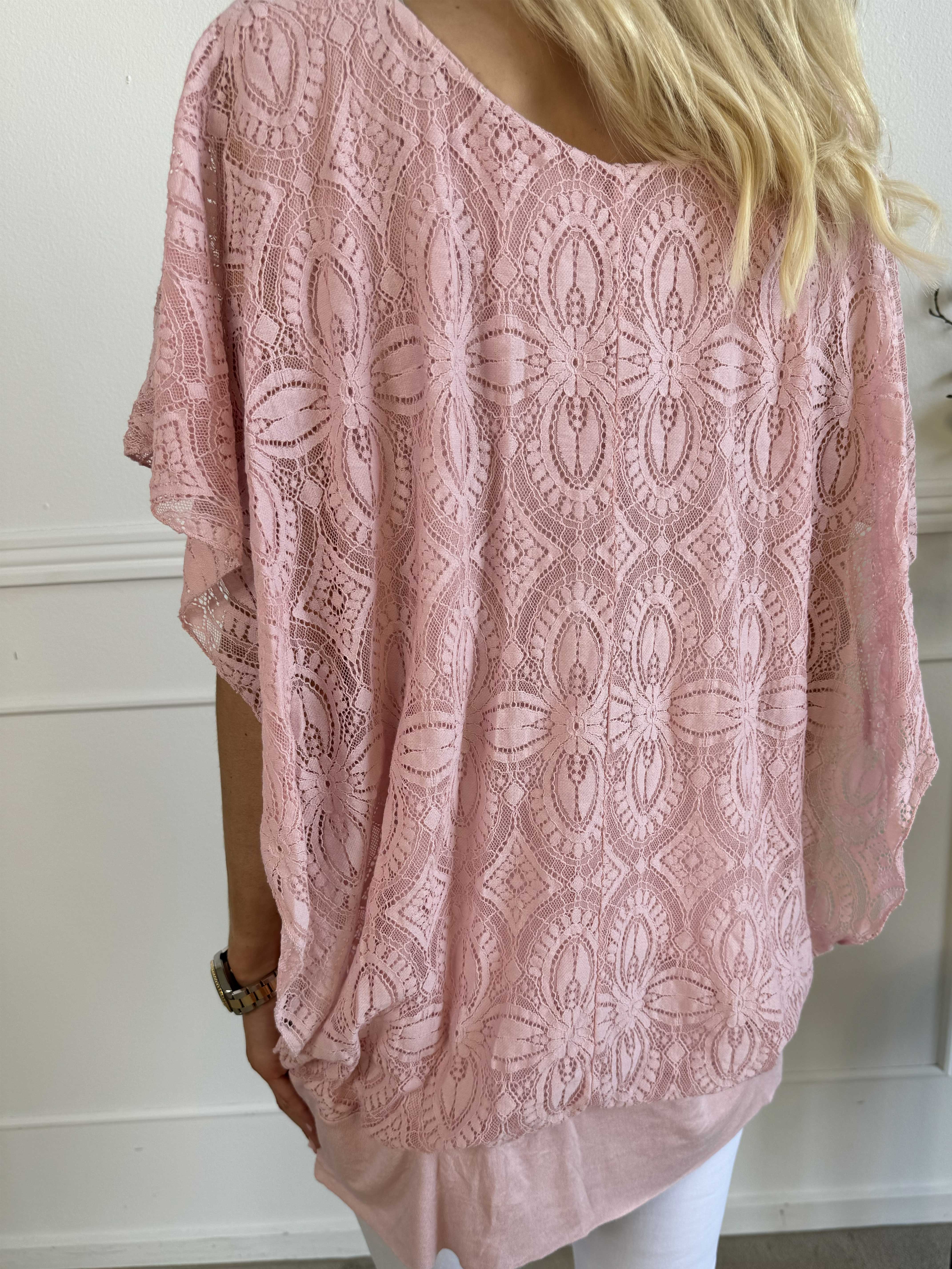 Indiana - Sød blondetunika i bomuld