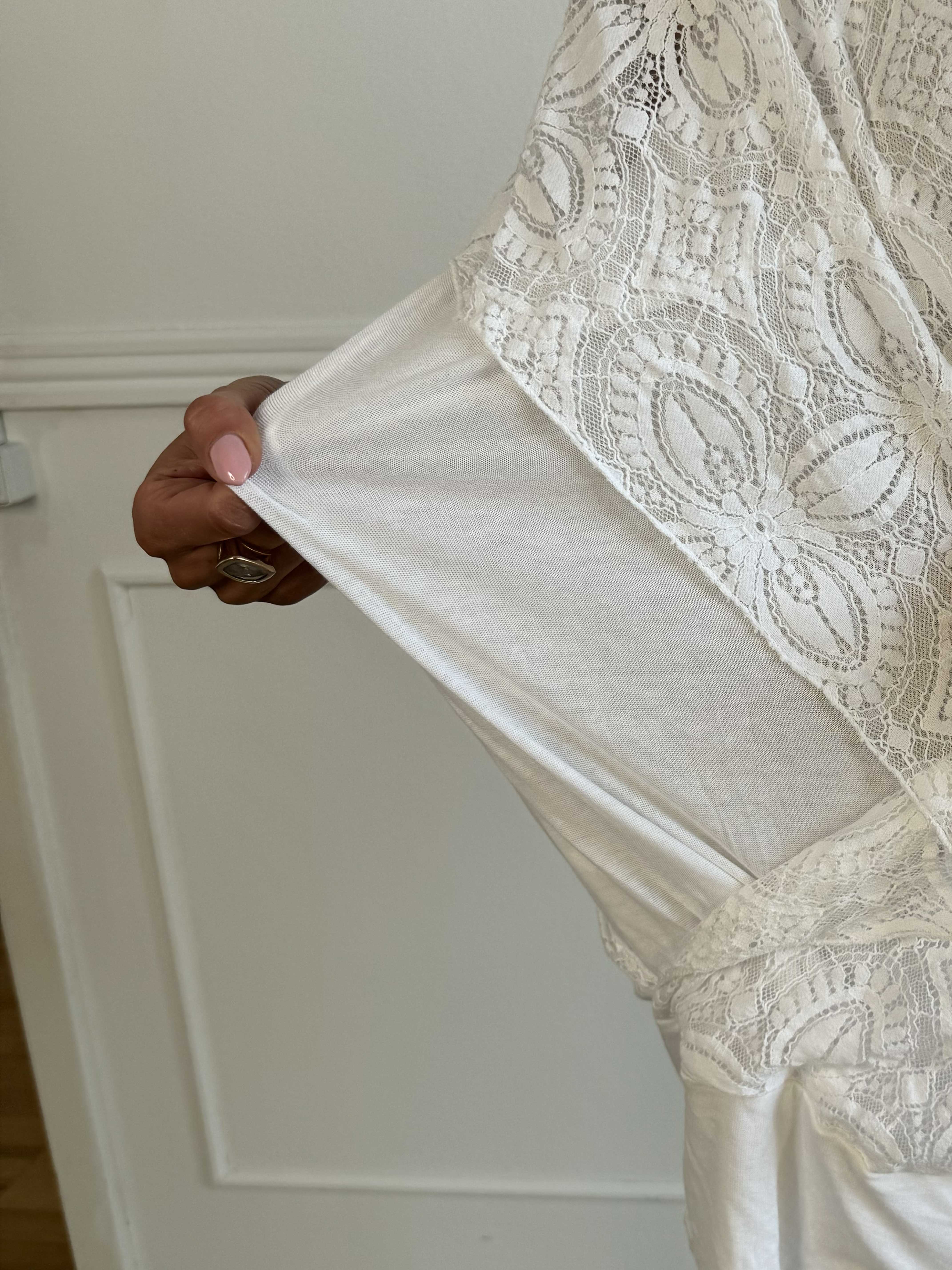 Indiana - Sød blondetunika i bomuld