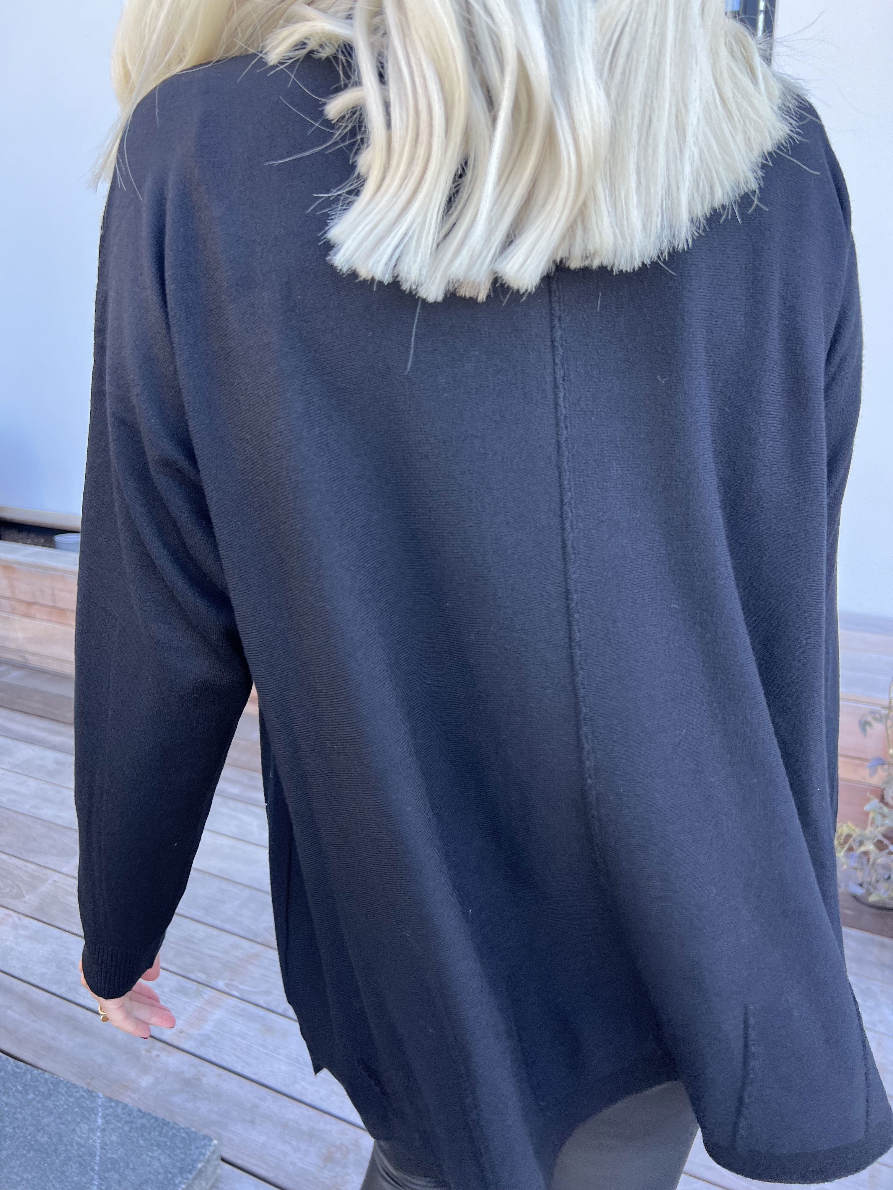 Inga - Meget blød strikbluse pyntet med similisten