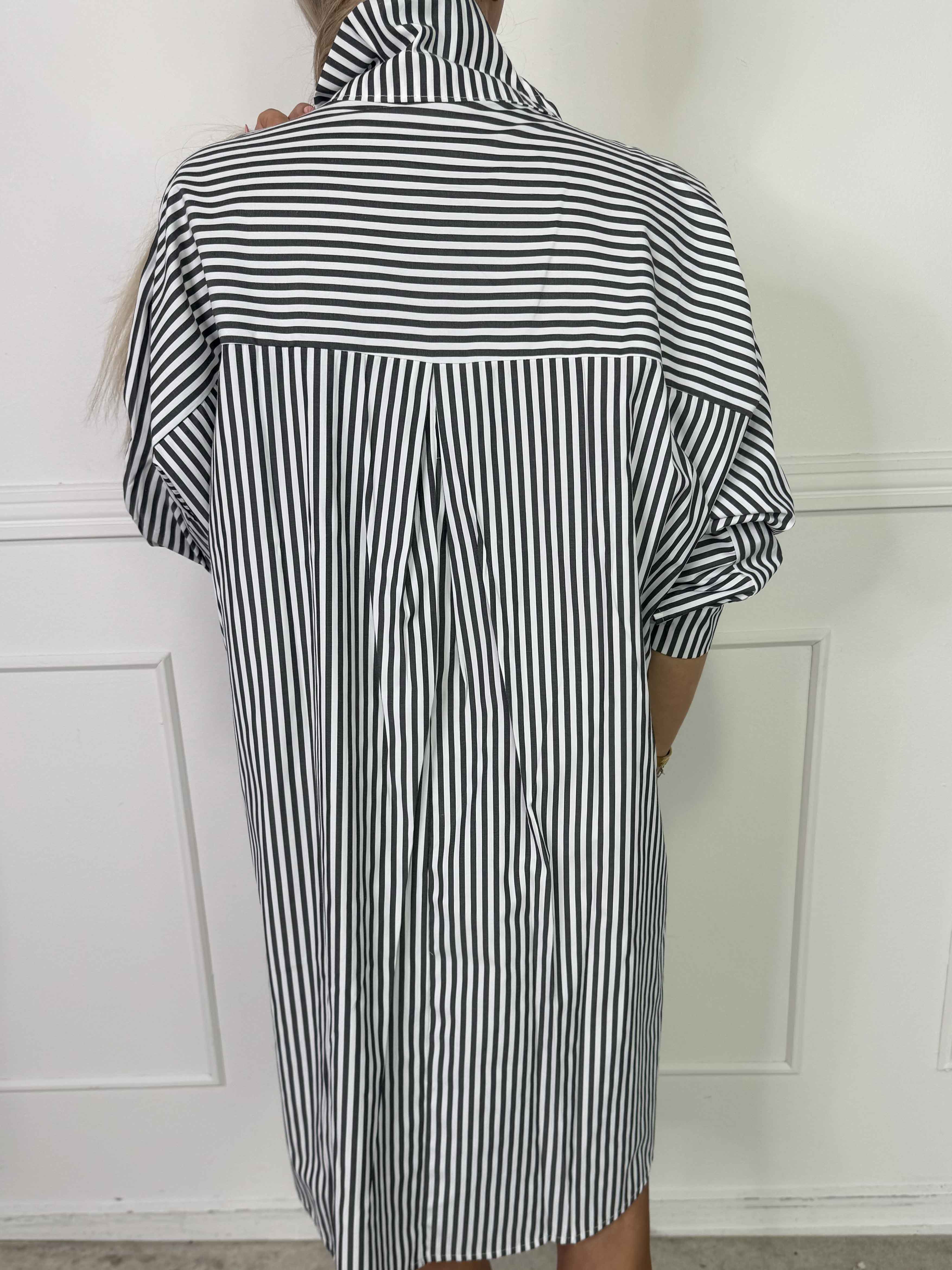 Ingrid - Sød skjortekjole med striber