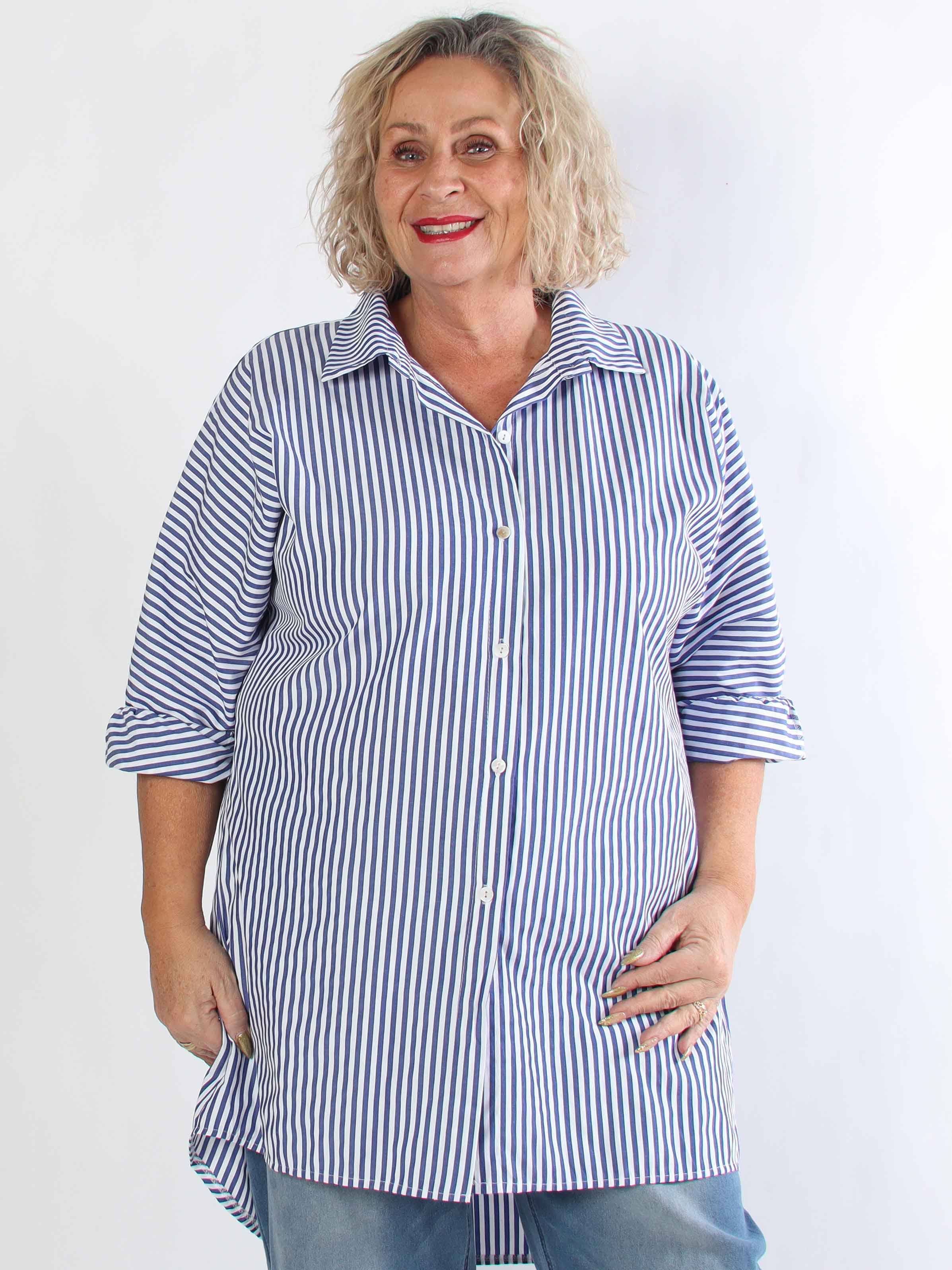 Ingrid - Sød plus size skjortekjole med striber