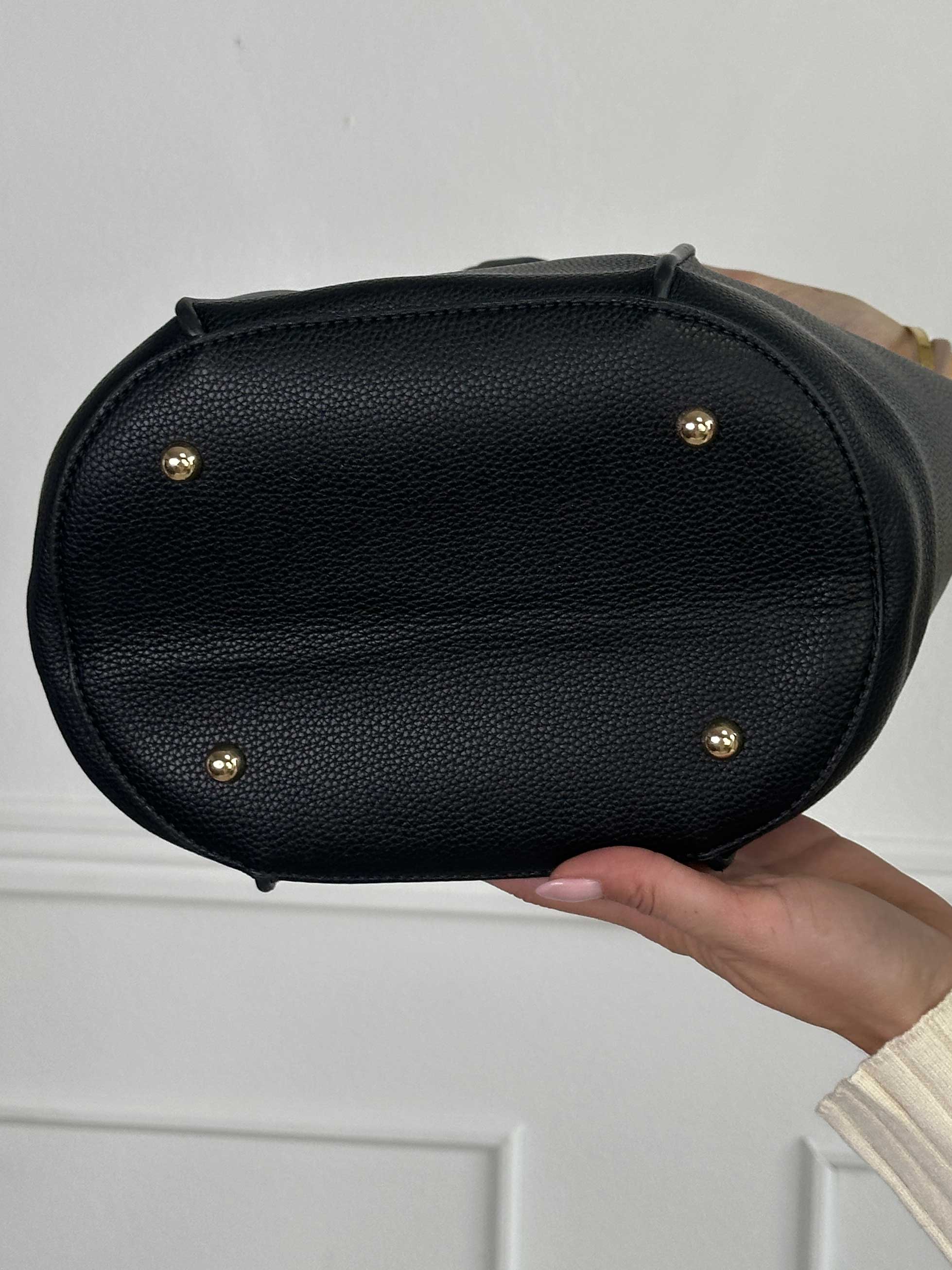 Ino - Sort bucket bag med guldspænde