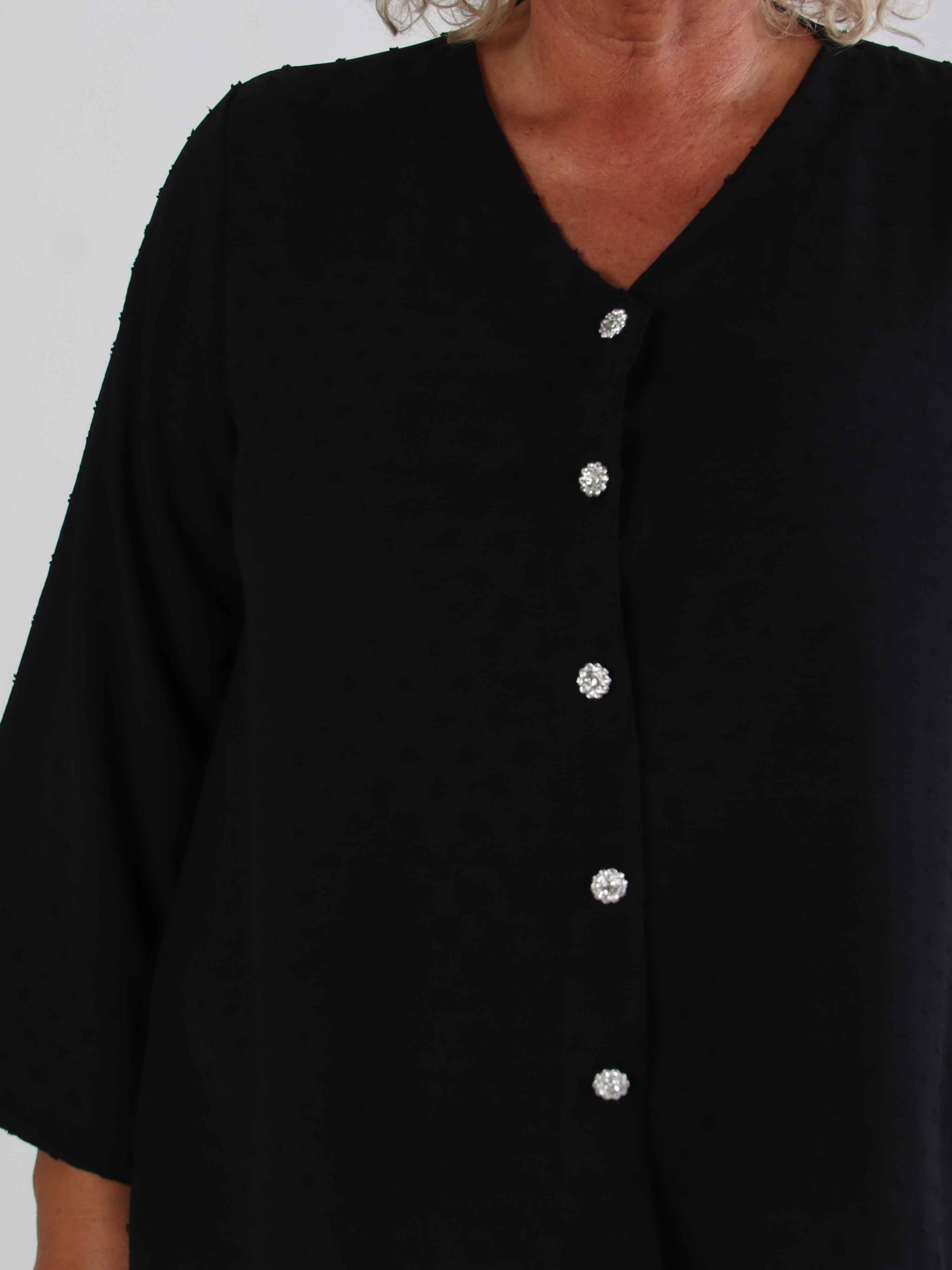 Iselin - Sød plus size tunika med prikket detaljer og sølv knapper