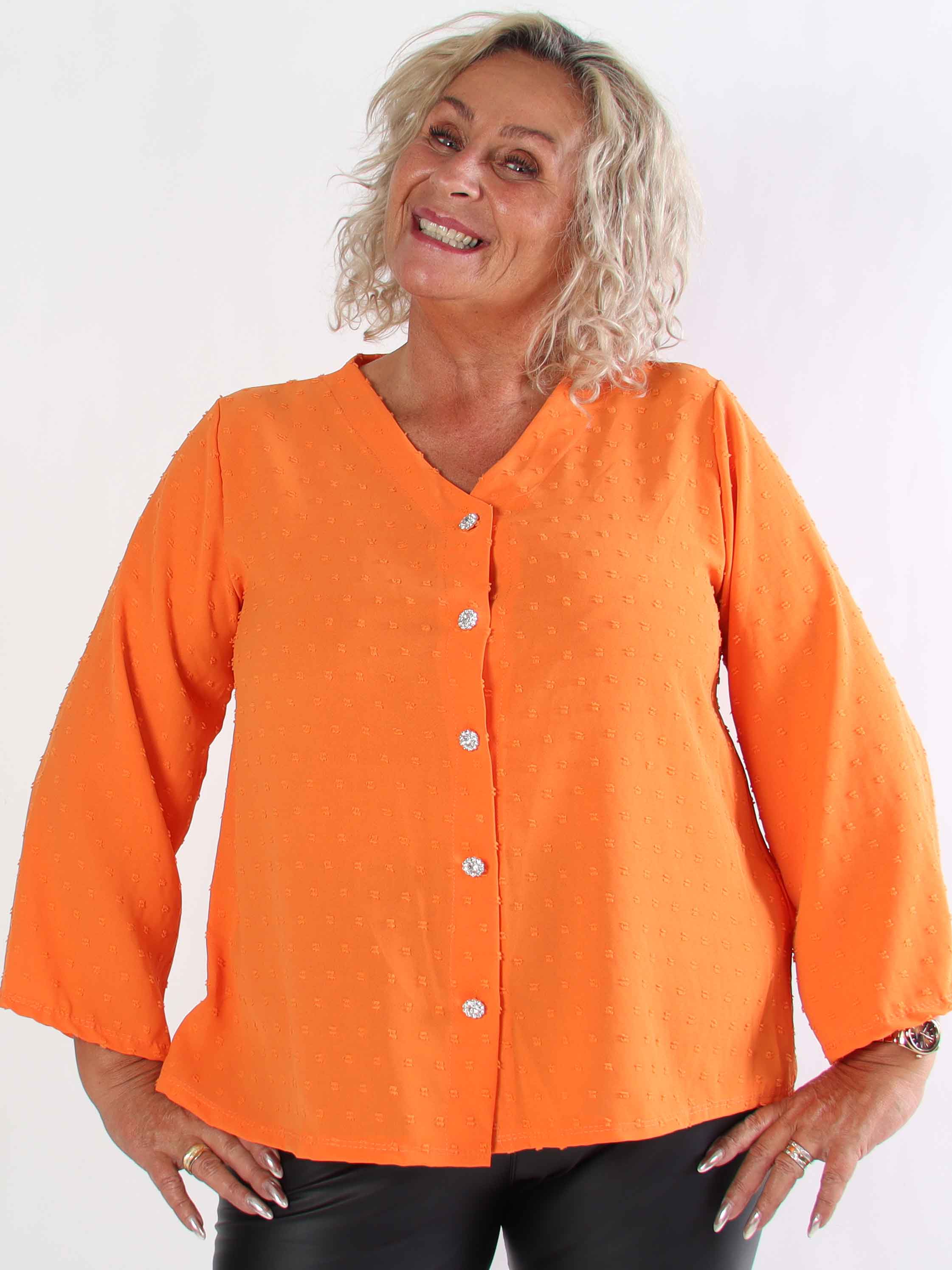 Iselin - Sød plus size tunika med prikket detaljer og sølv knapper