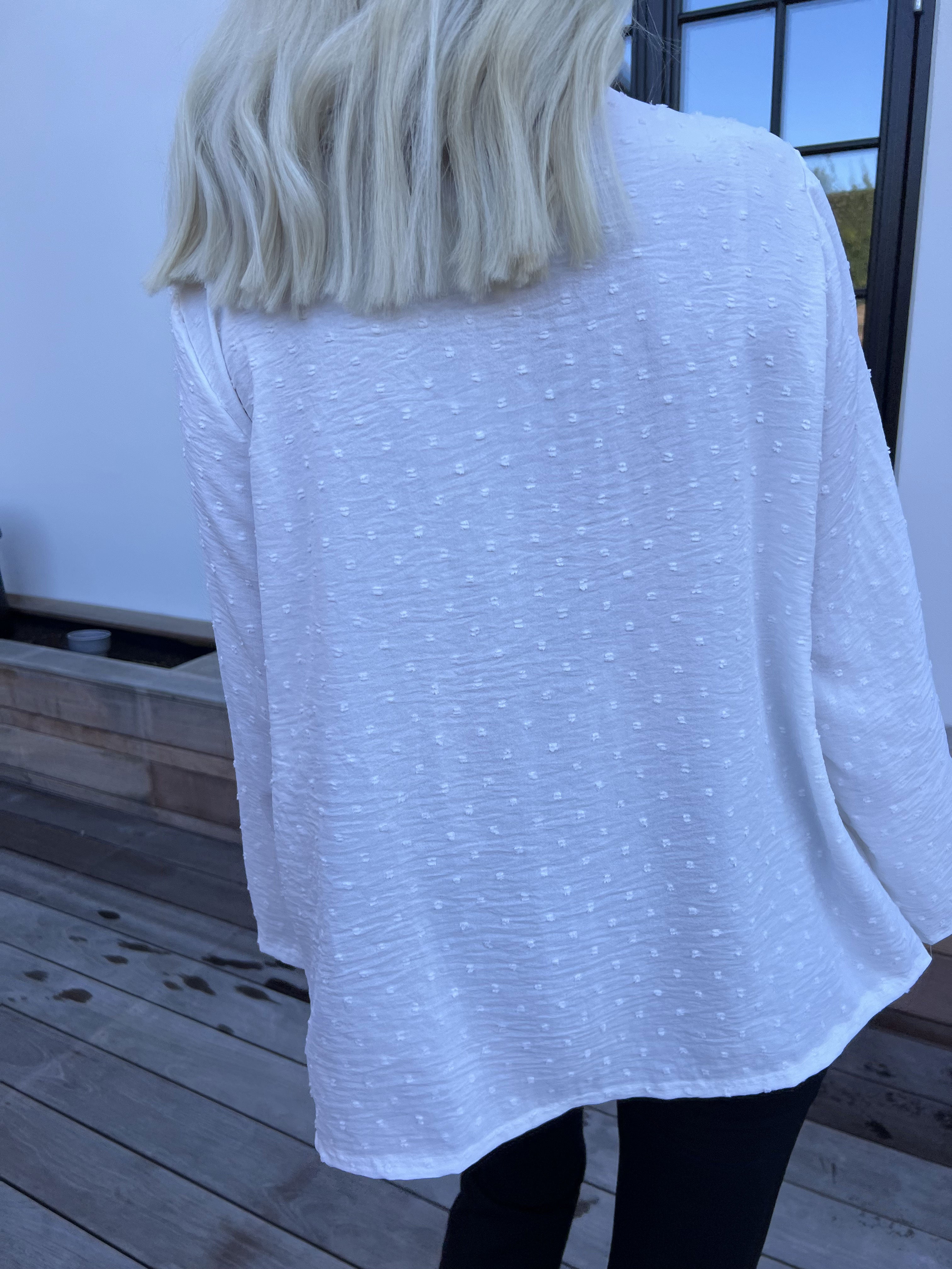 Iselin - Sød tunika med prikket detaljer og sølv knapper