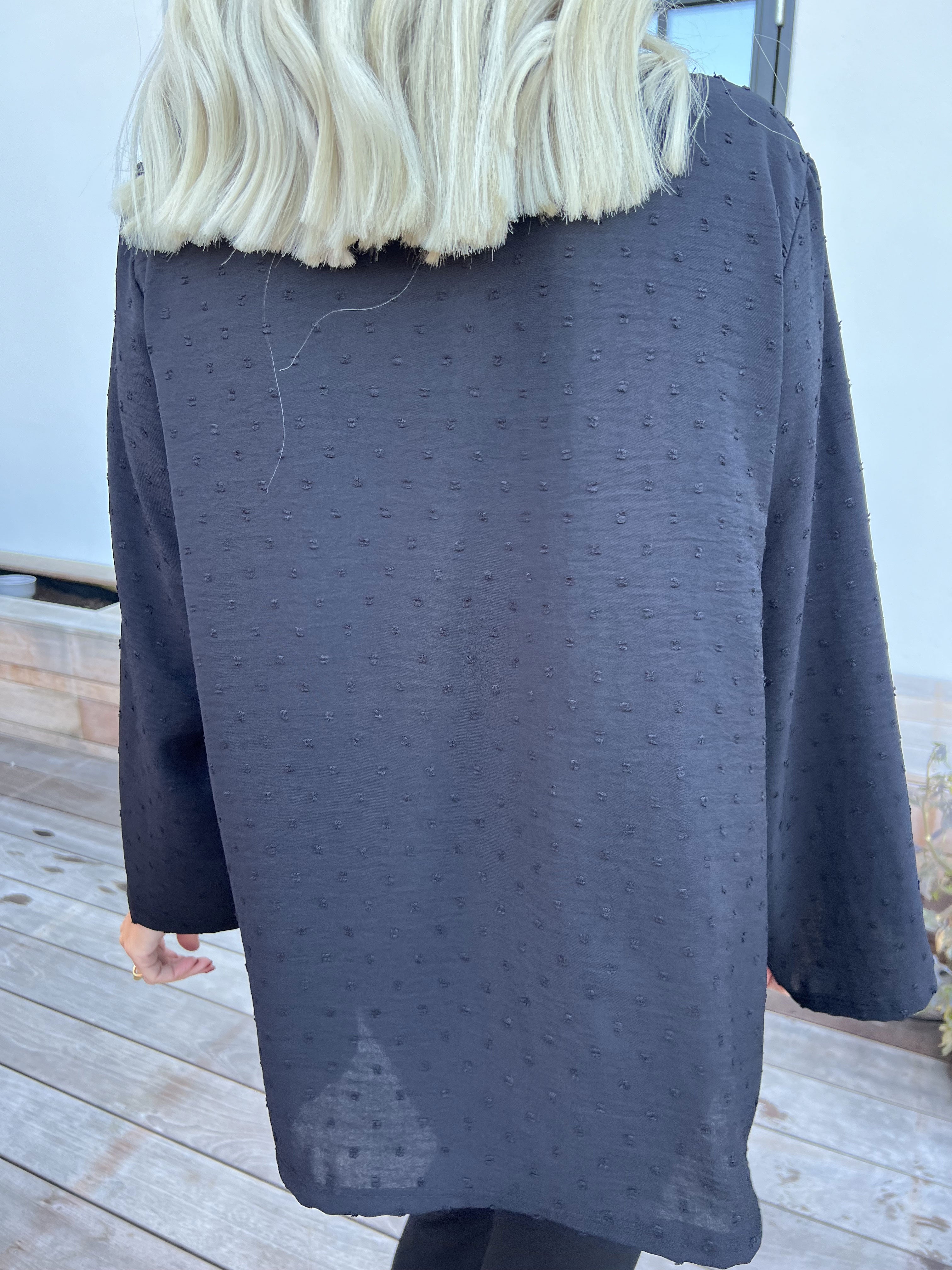 Iselin - Sød tunika med prikket detaljer og sølv knapper