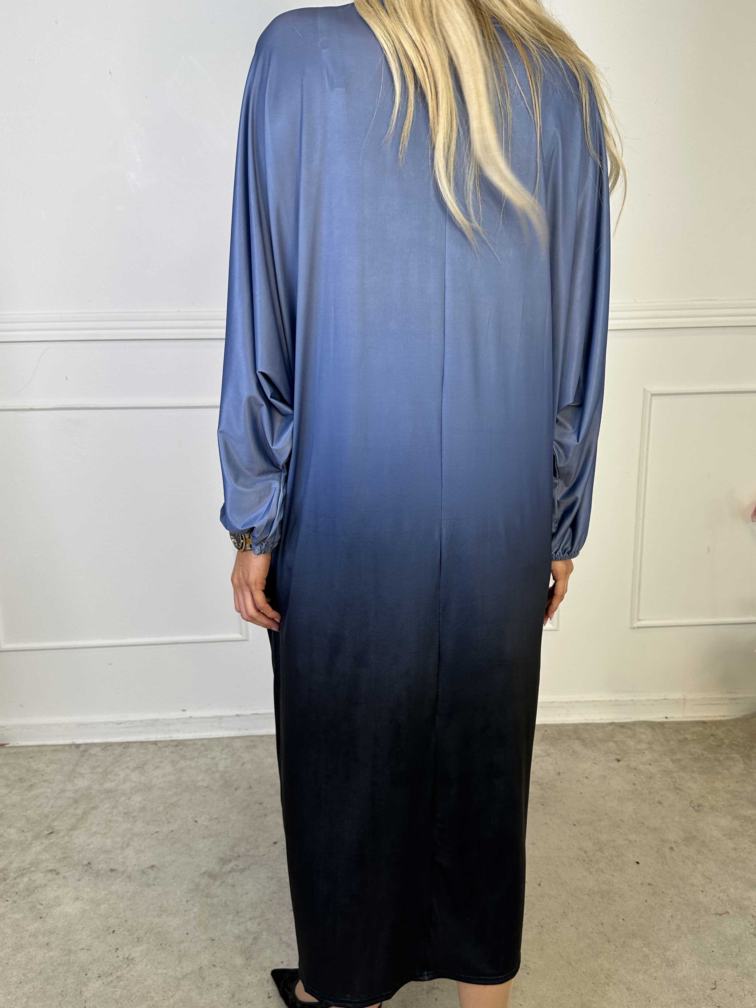 Ismene - Lang tunikakjole i flere farvenuancer