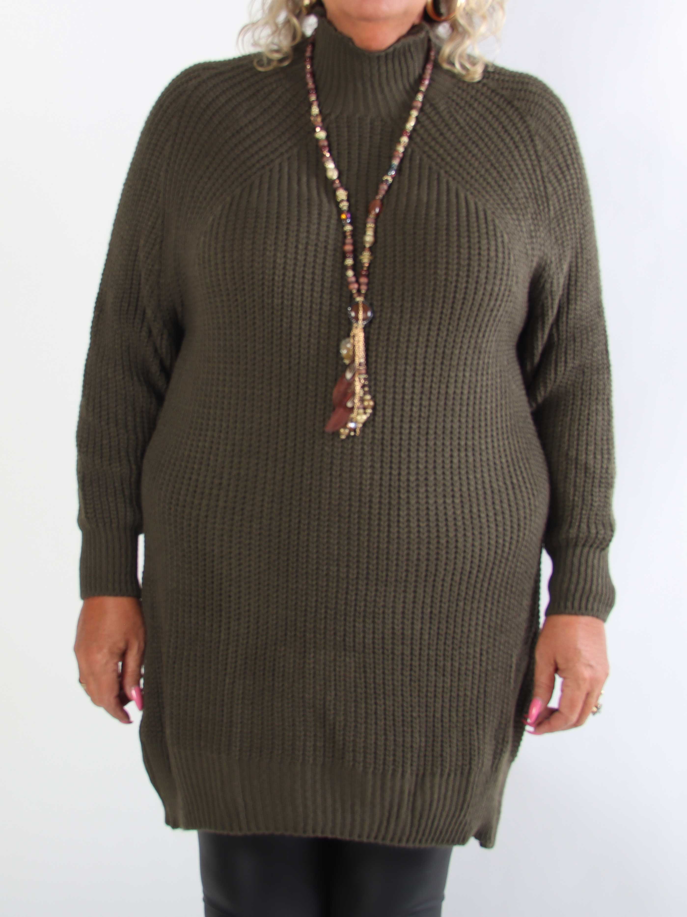 Isolde - Plain plus size strikkjole med høj hals