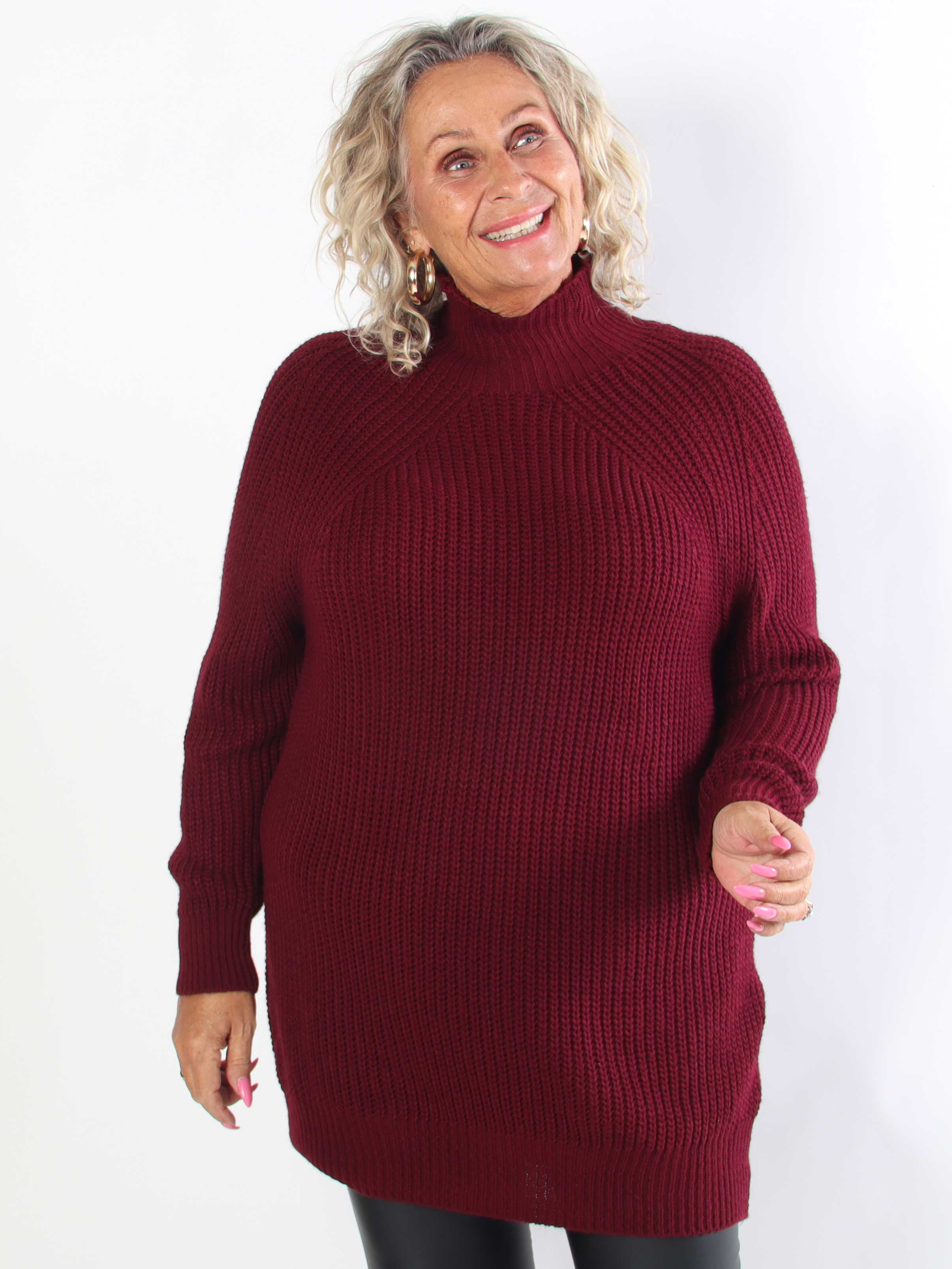 Isolde - Plain plus size strikkjole med høj hals