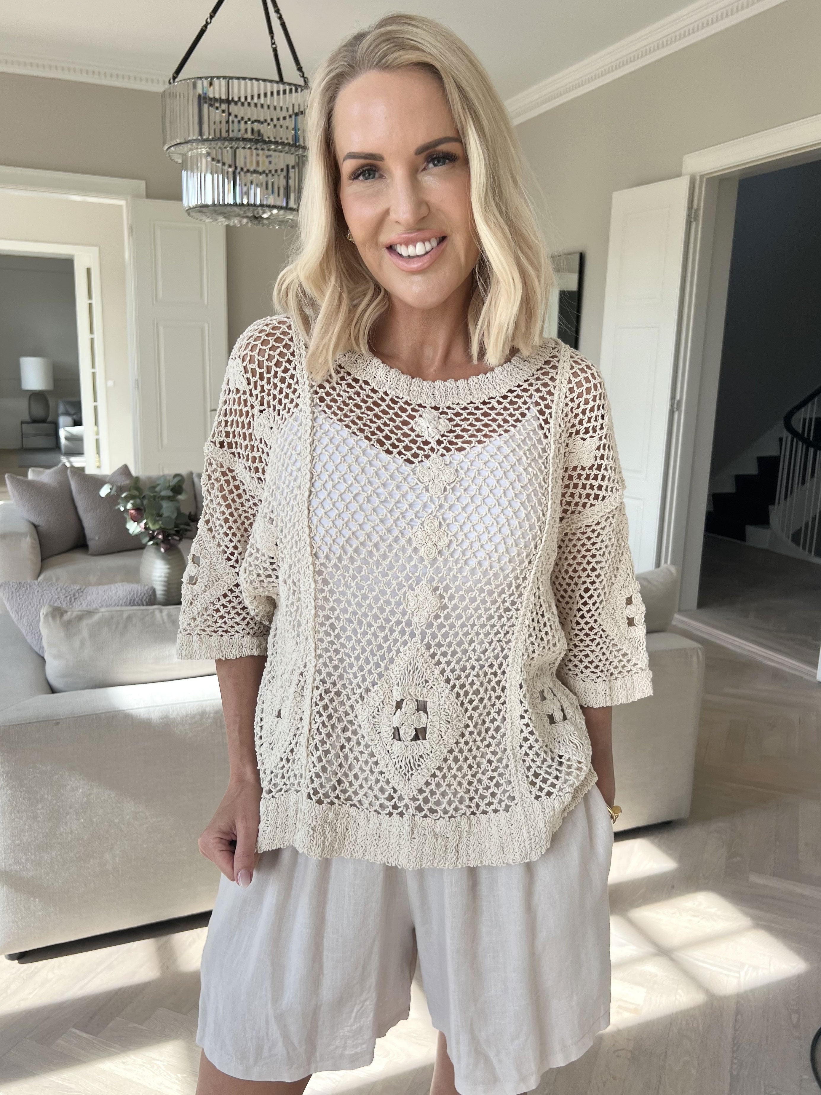 Ivy - Feminin hæklet bluse i bomuld