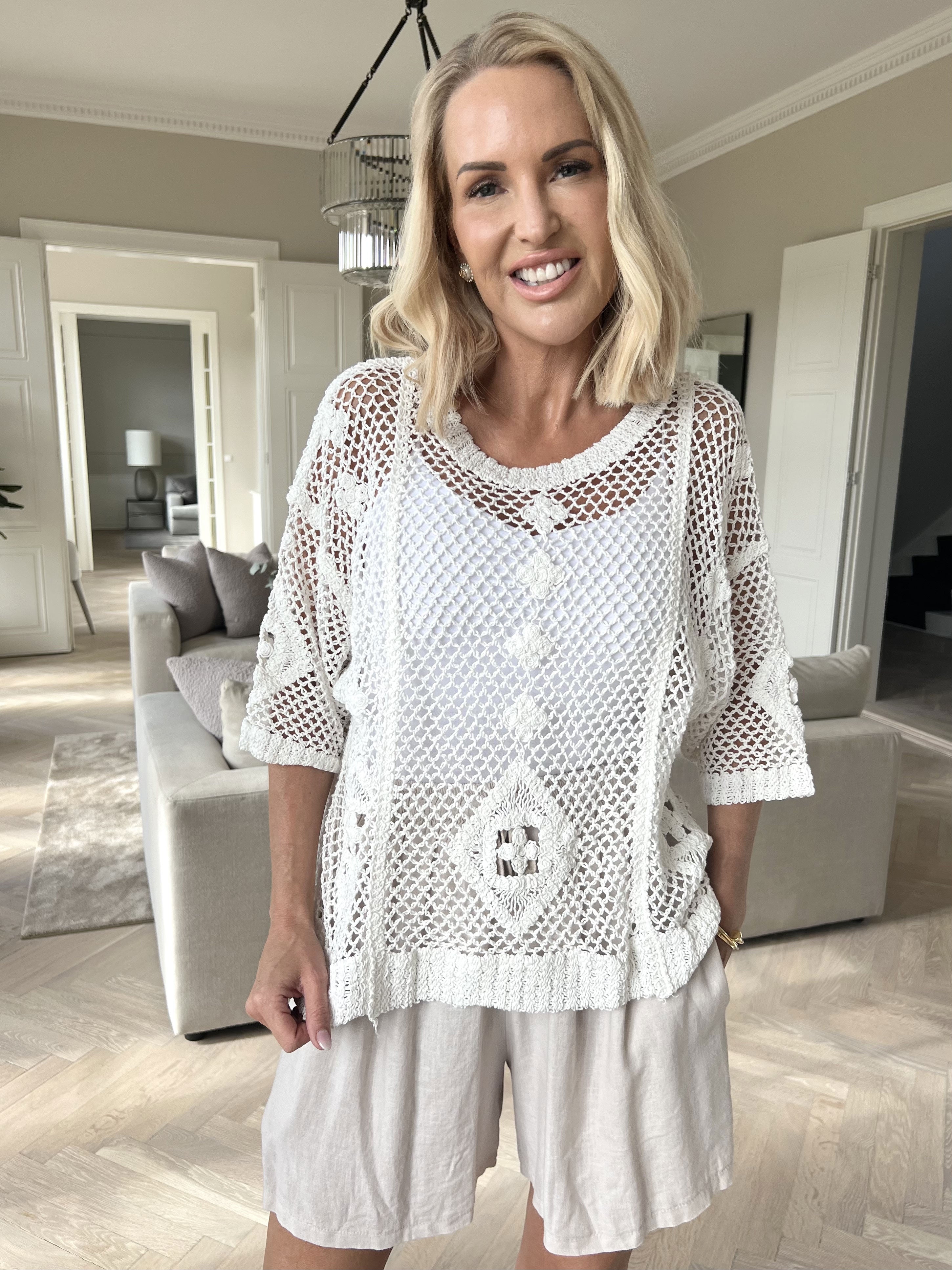 Ivy - Feminin hæklet bluse i bomuld