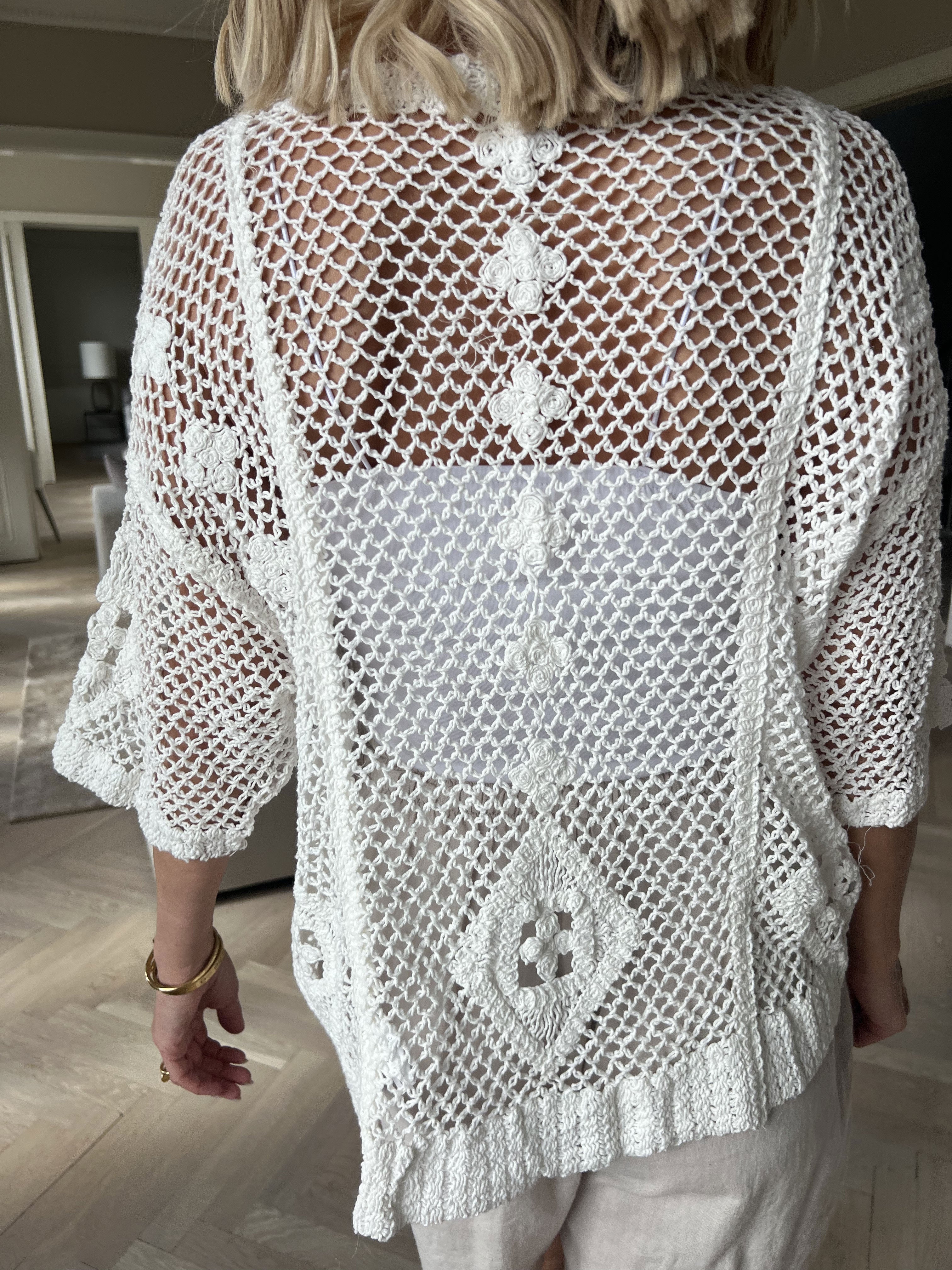 Ivy - Feminin hæklet bluse i bomuld