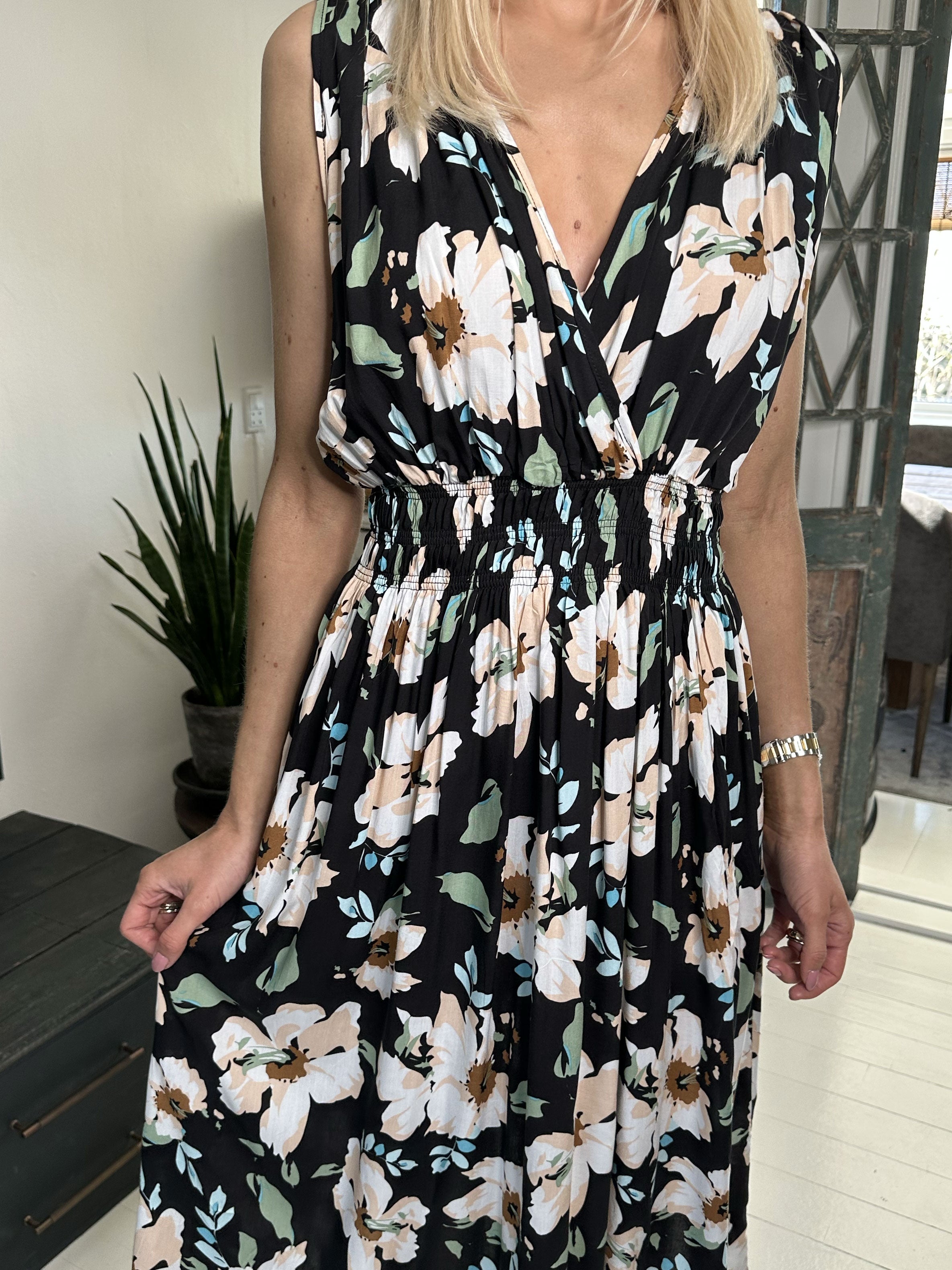 Izzy - Sød sommerkjole i bomuld med elastik i taljen