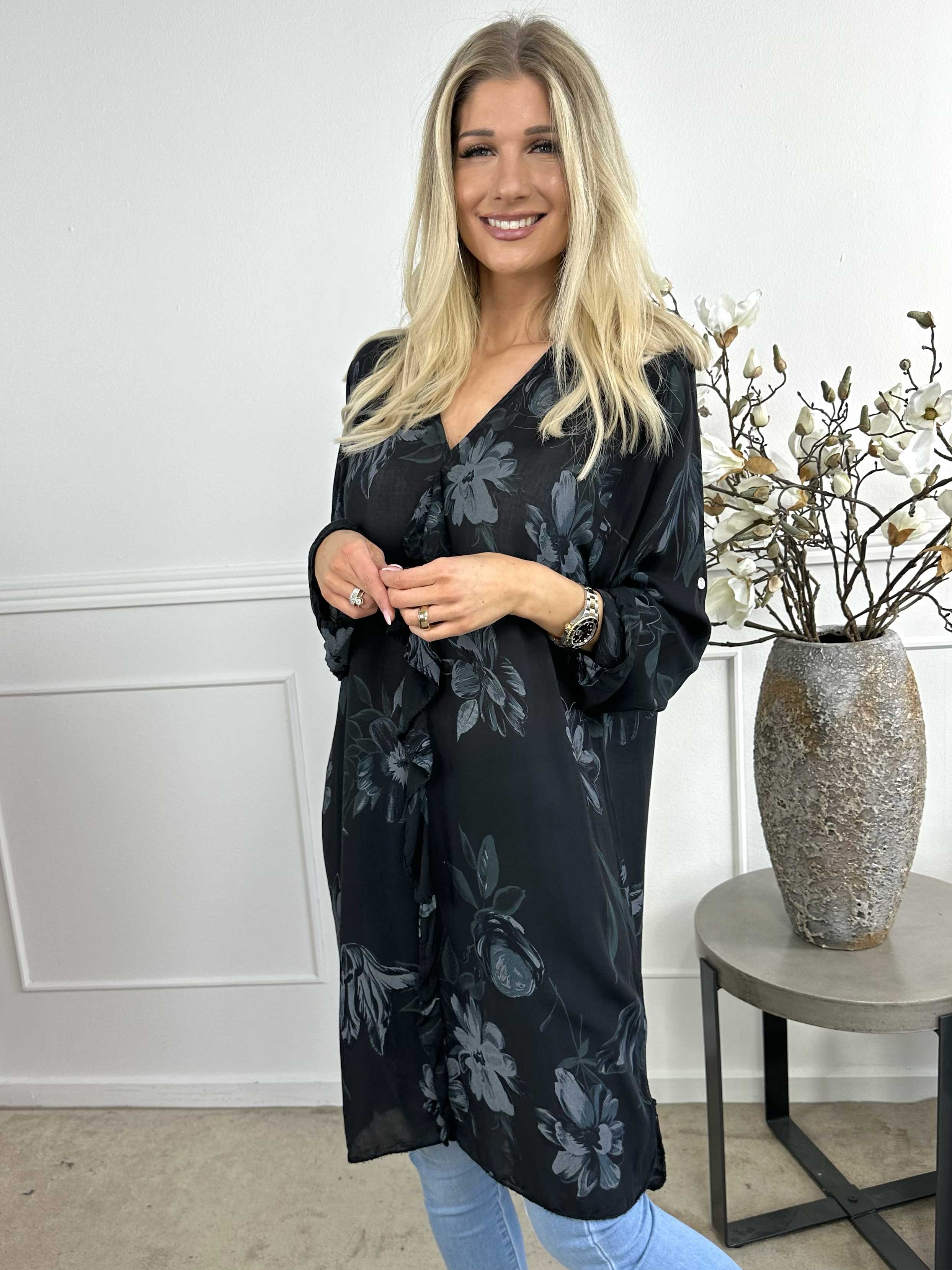 Jaana - Sød tunikakjole med flæser foran