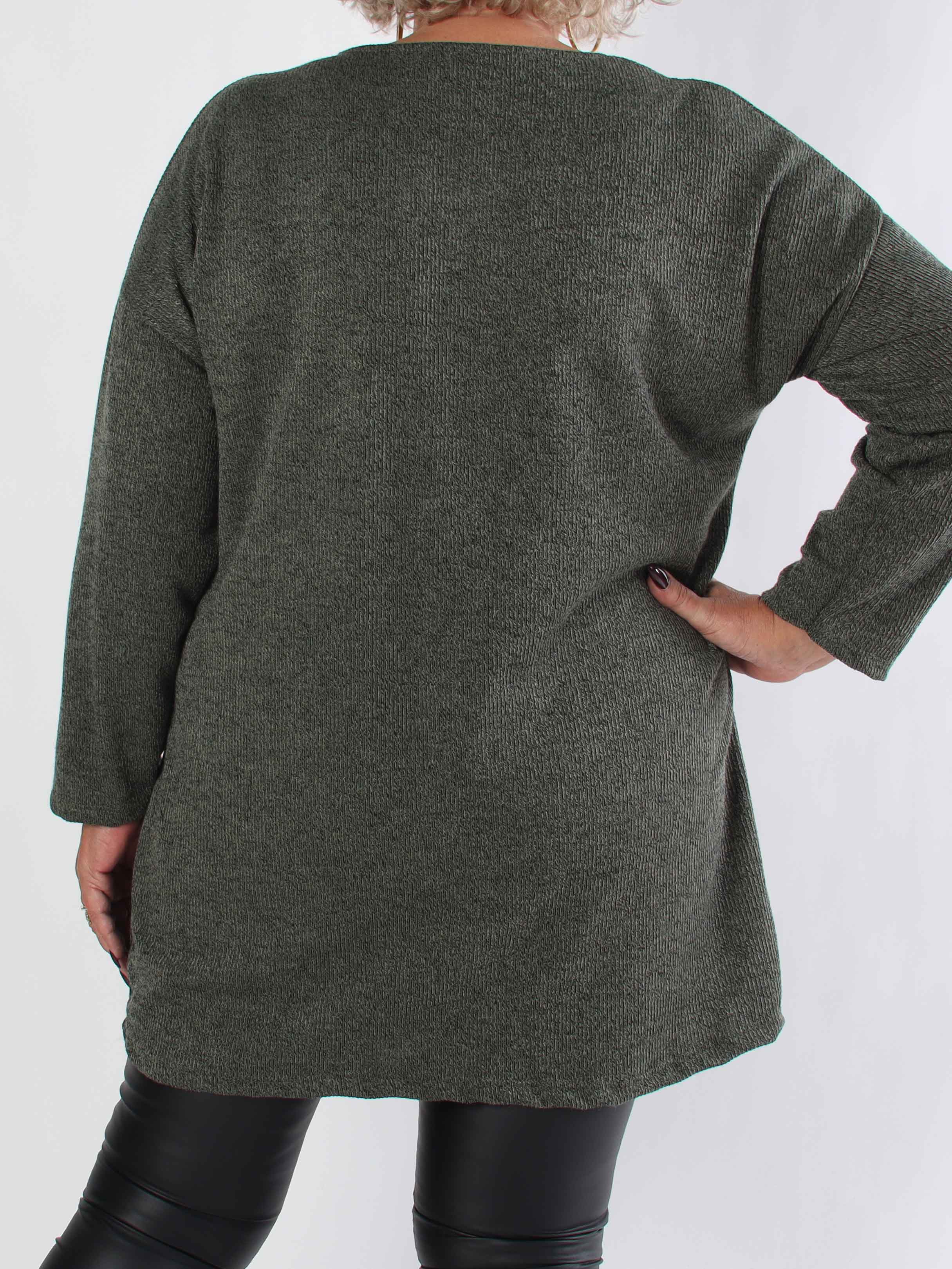 Jana - Let plus size strikkjole med similisten og perler på brystet