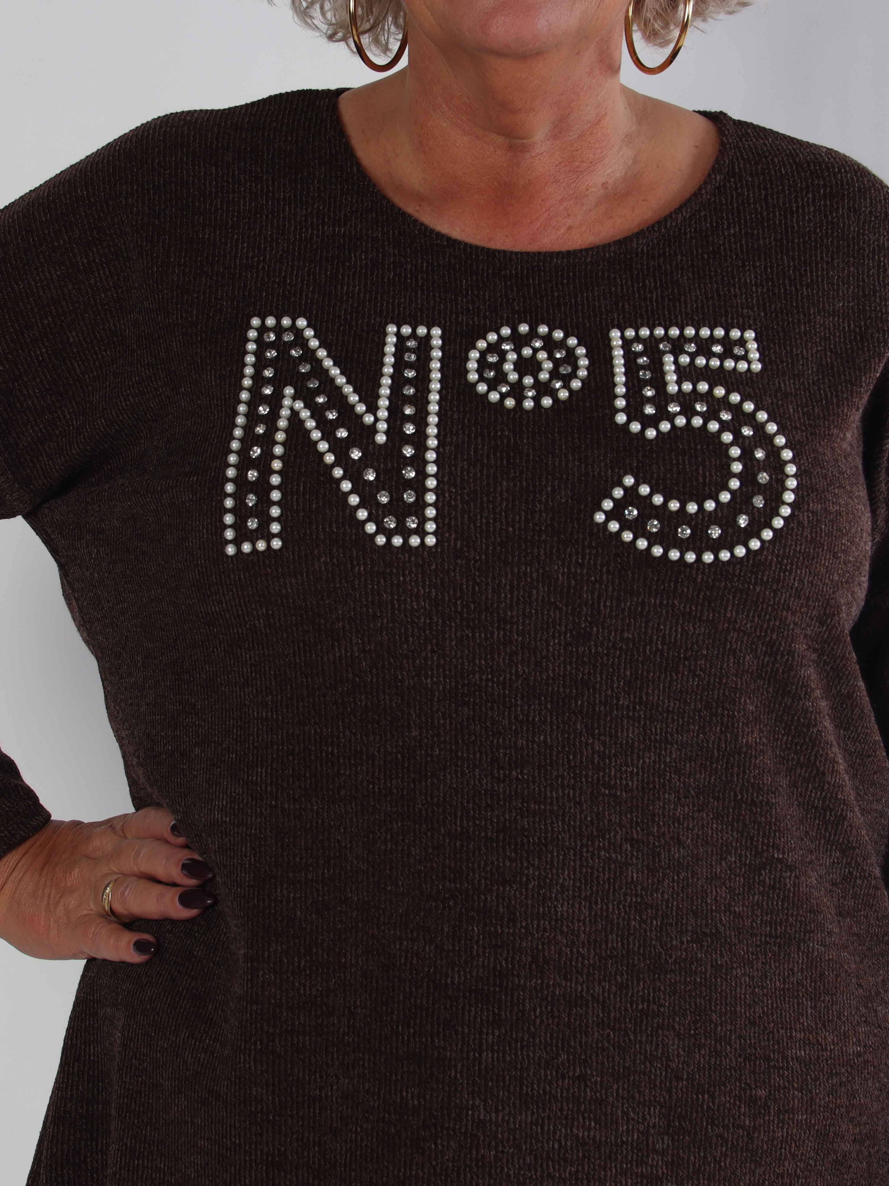 Jana - Let plus size strikkjole med similisten og perler på brystet