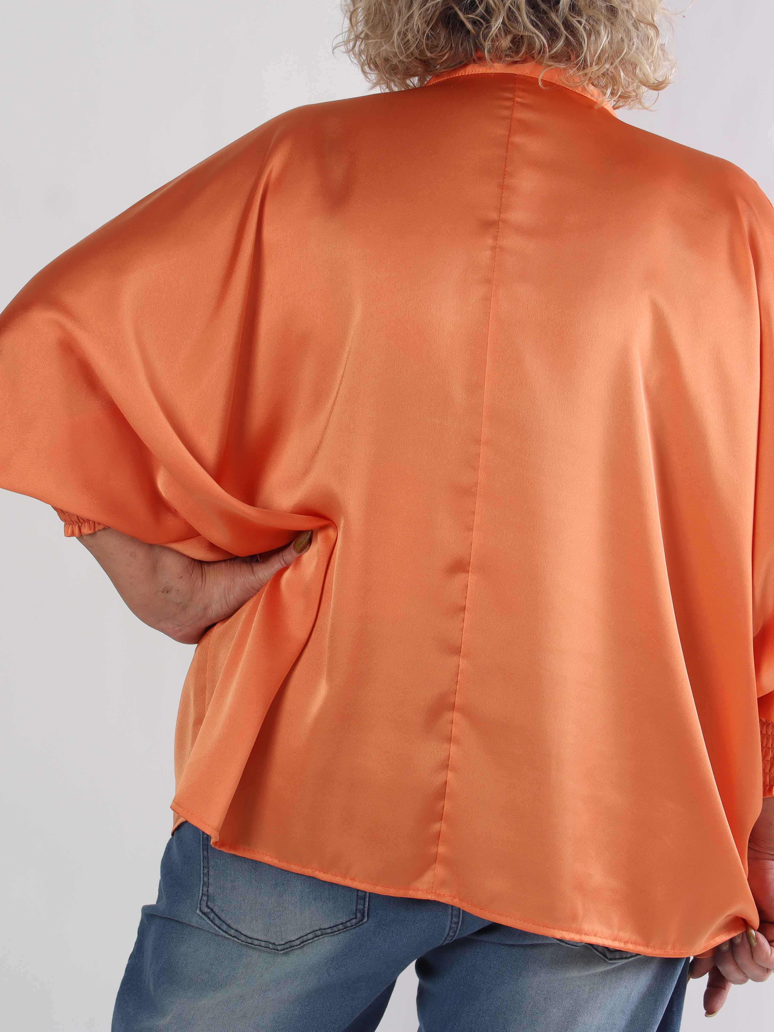 Janai - Sød plus size tunika i silkelook med guld broche