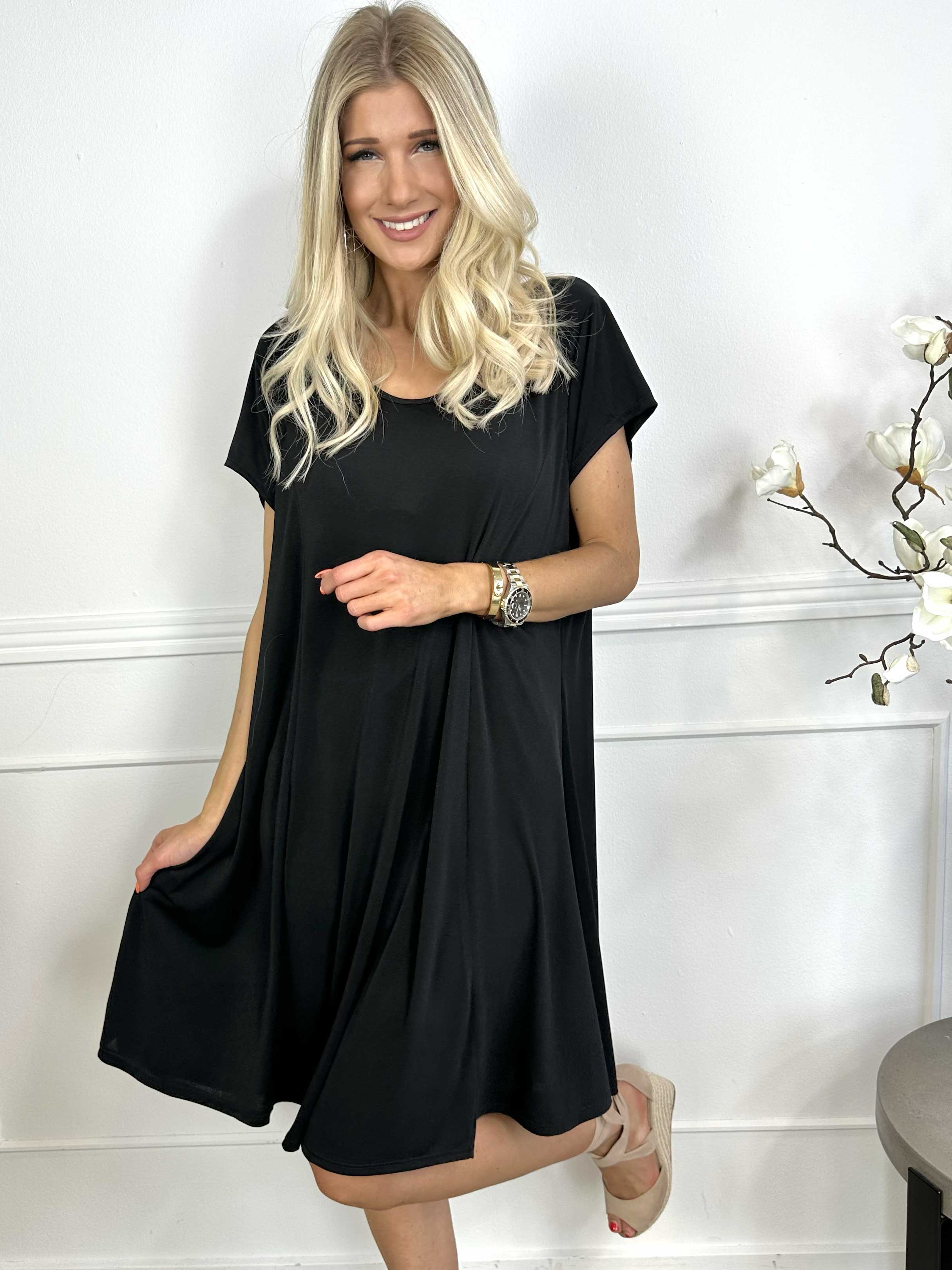 Janina - Ensfarvet kjole i blødt elastisk stof