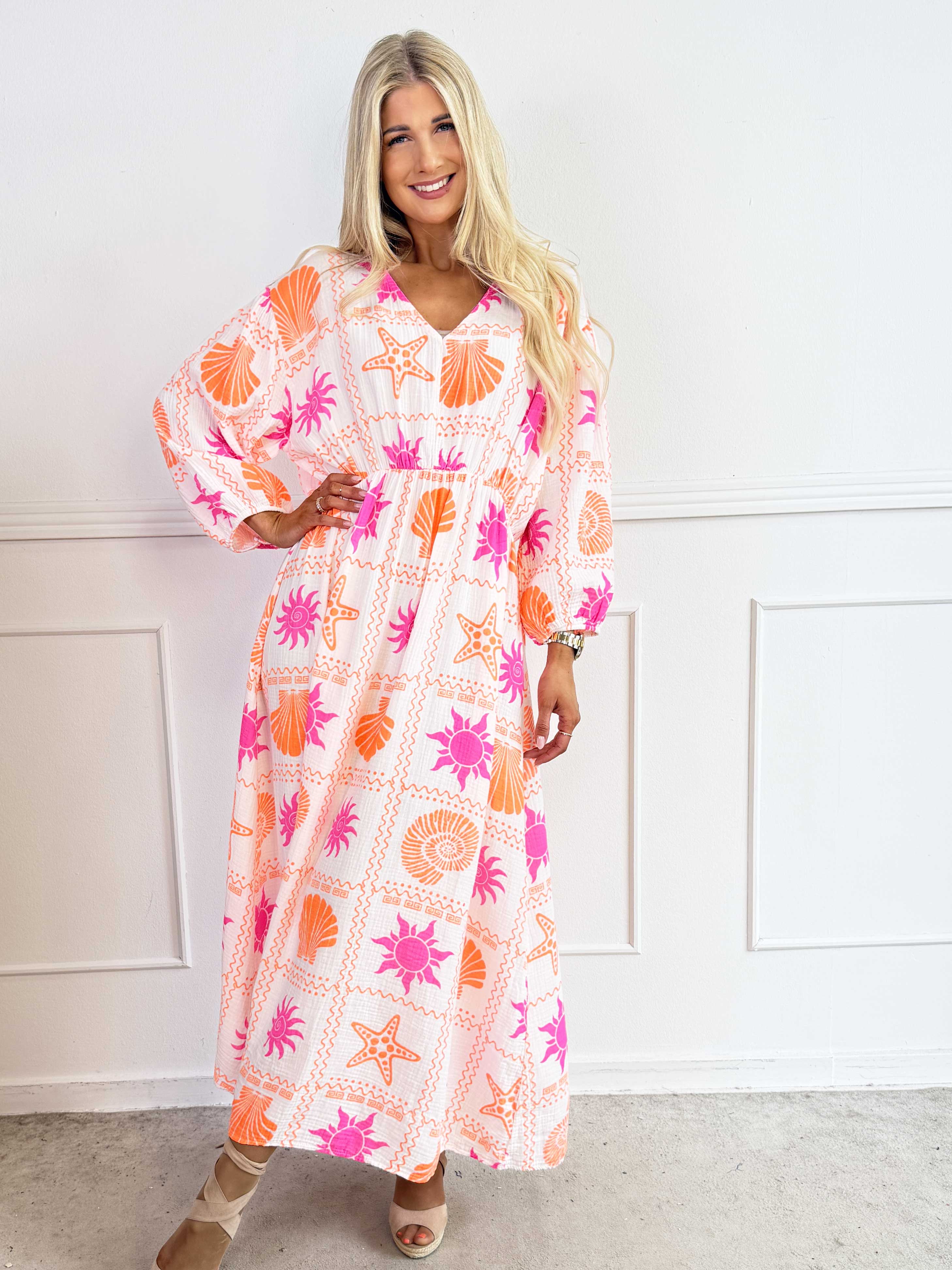Jasmin - Lang plus size kjole i blød musselinstof med farverige motiver