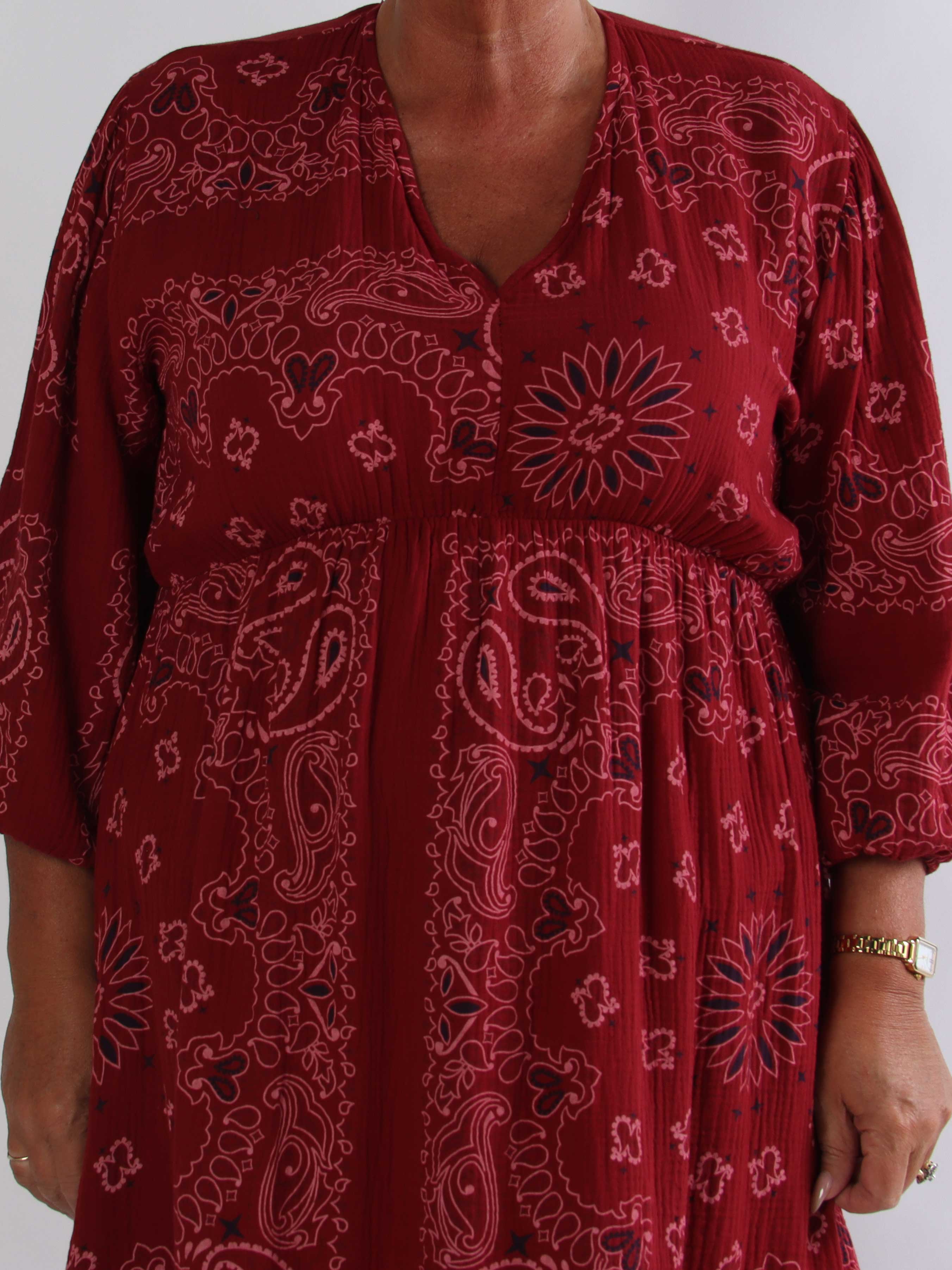 Jasmin Paisley - Plus size kjole i blød bomulds musselinstof med paisley mønster