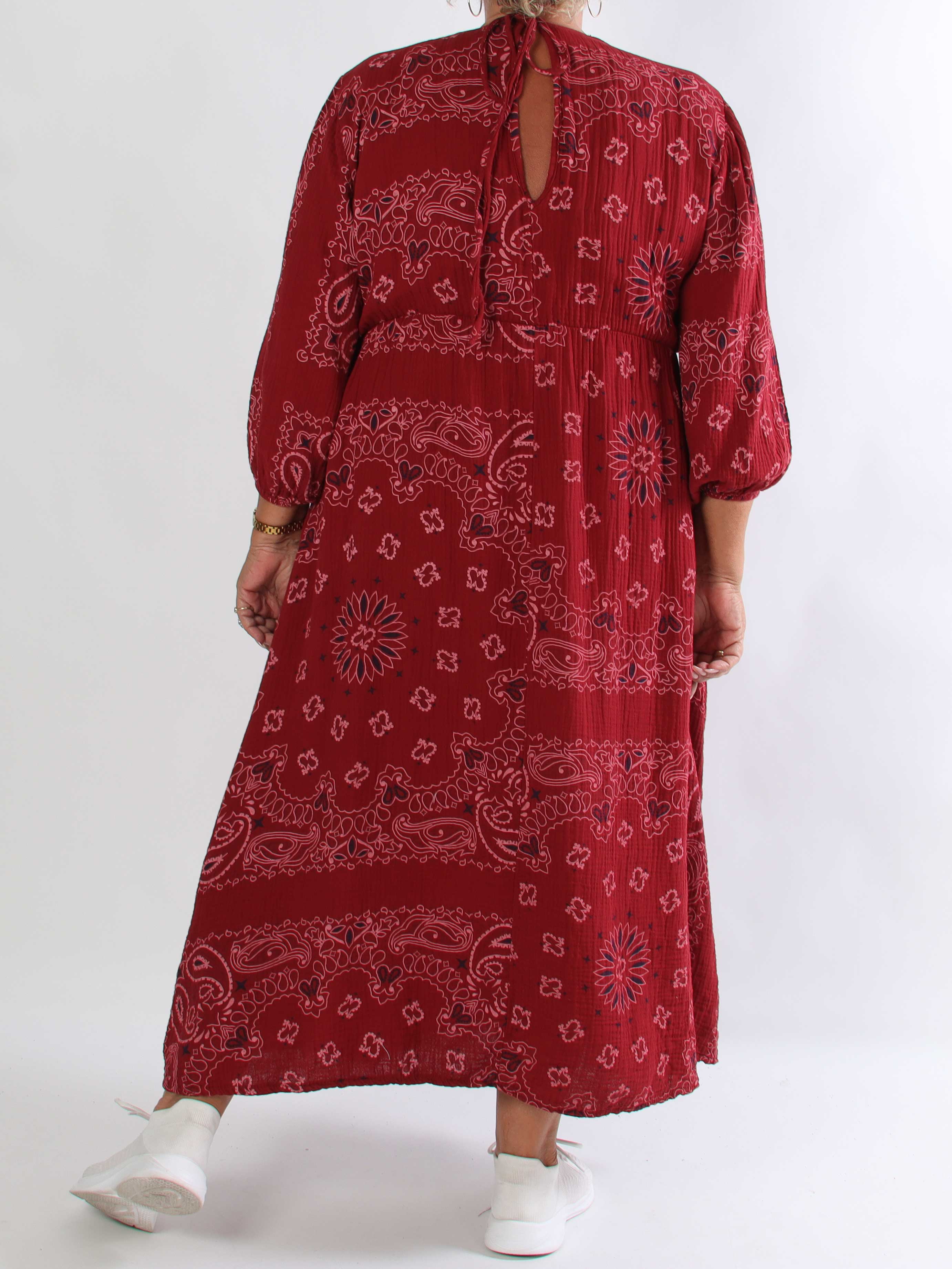 Jasmin Paisley - Plus size kjole i blød bomulds musselinstof med paisley mønster