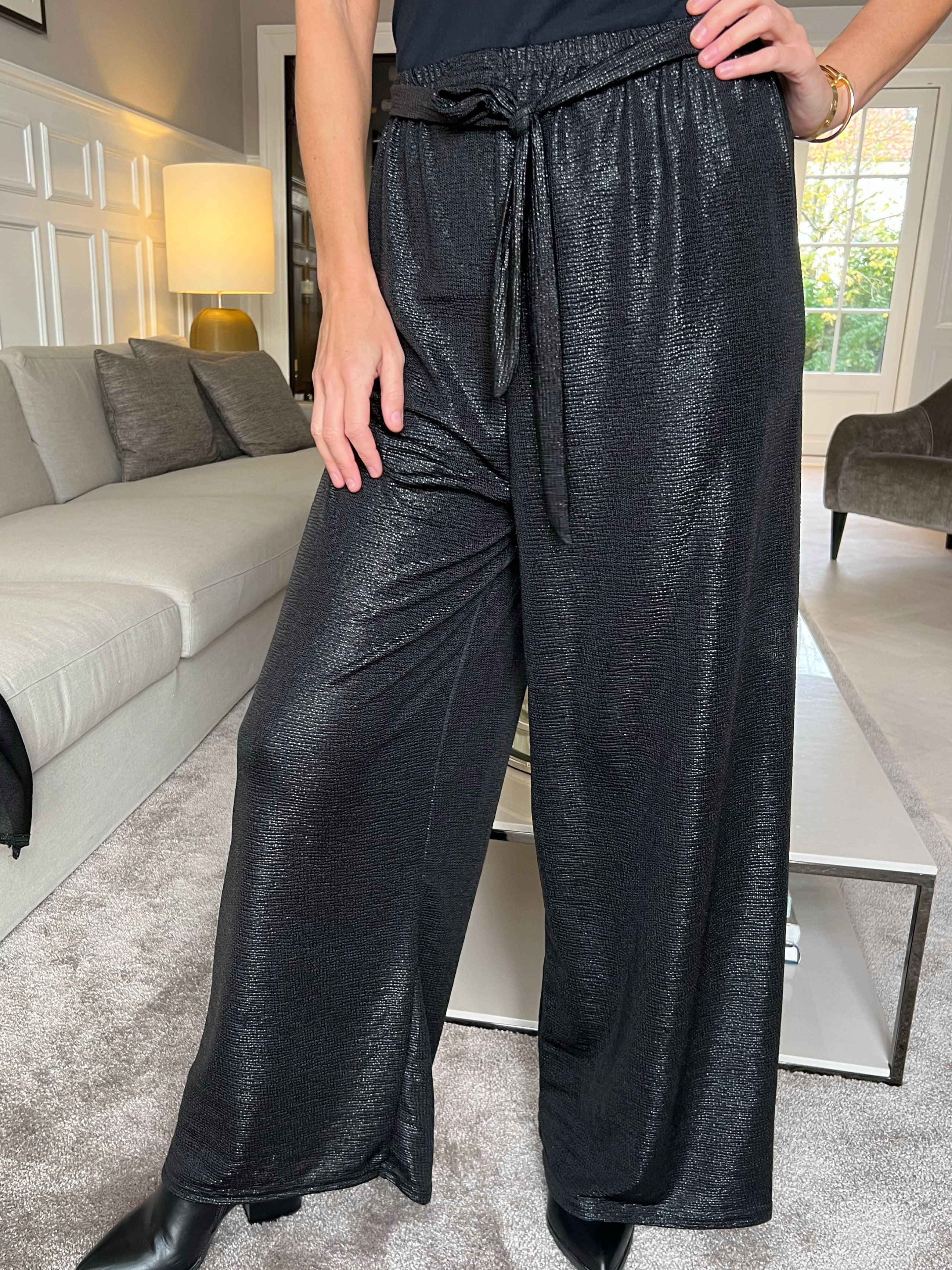 Jayda Pants - Løse bukser i shiny stof med elastikkant