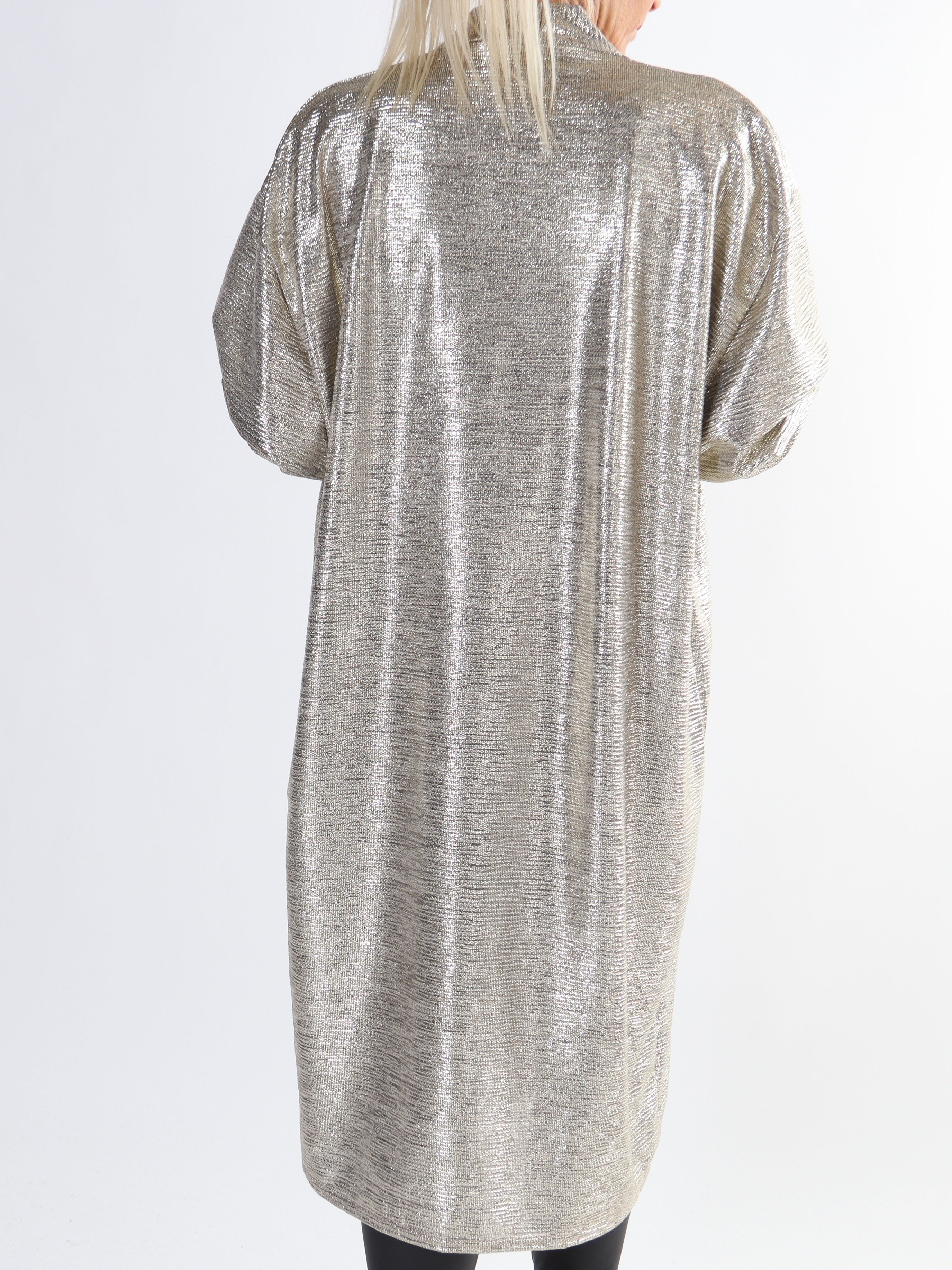 Jayda - Fin plus size cardigan i shiny stof