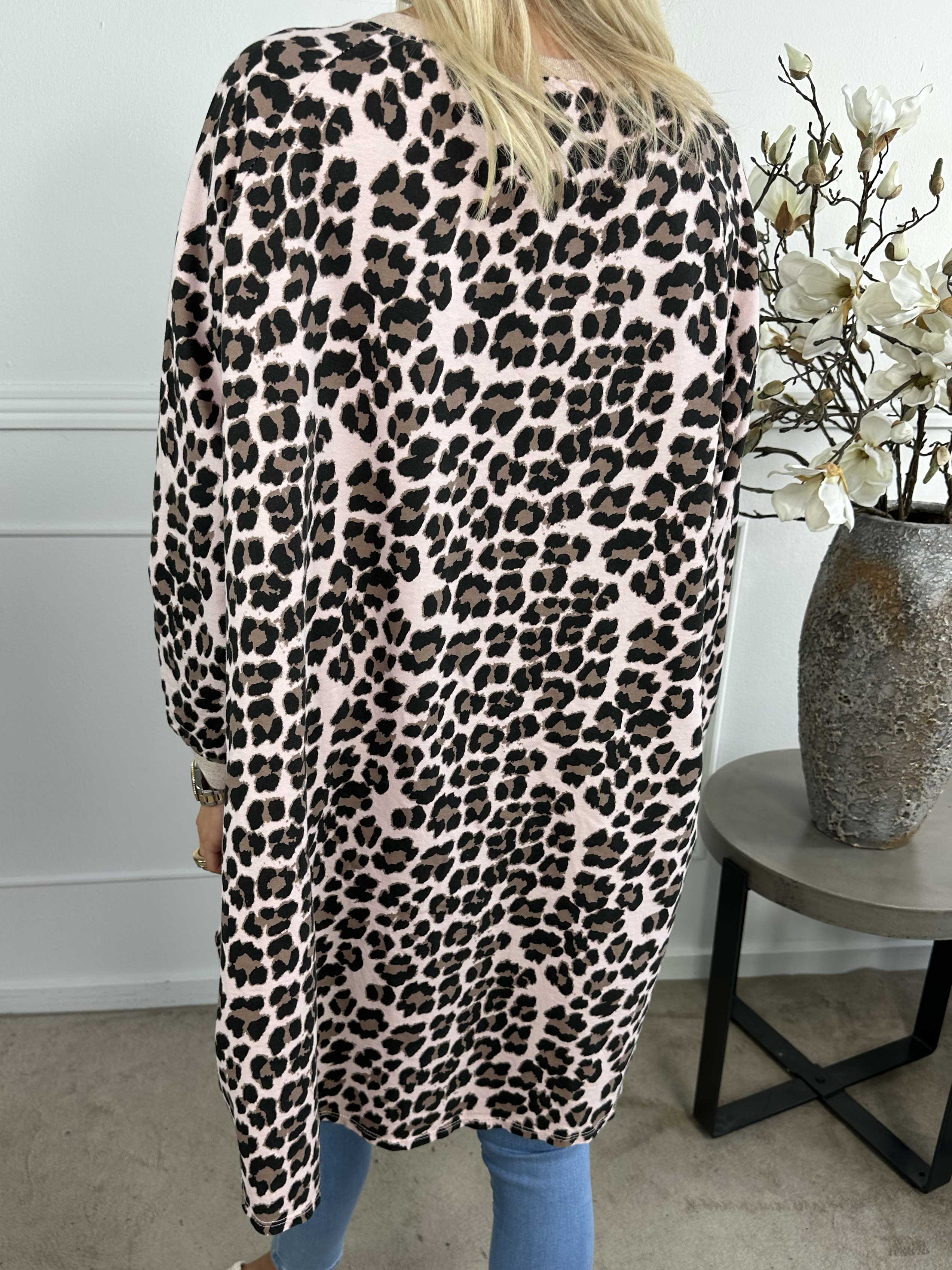 Jennifer - Bluse i bomuld i leopardprint med rock stående