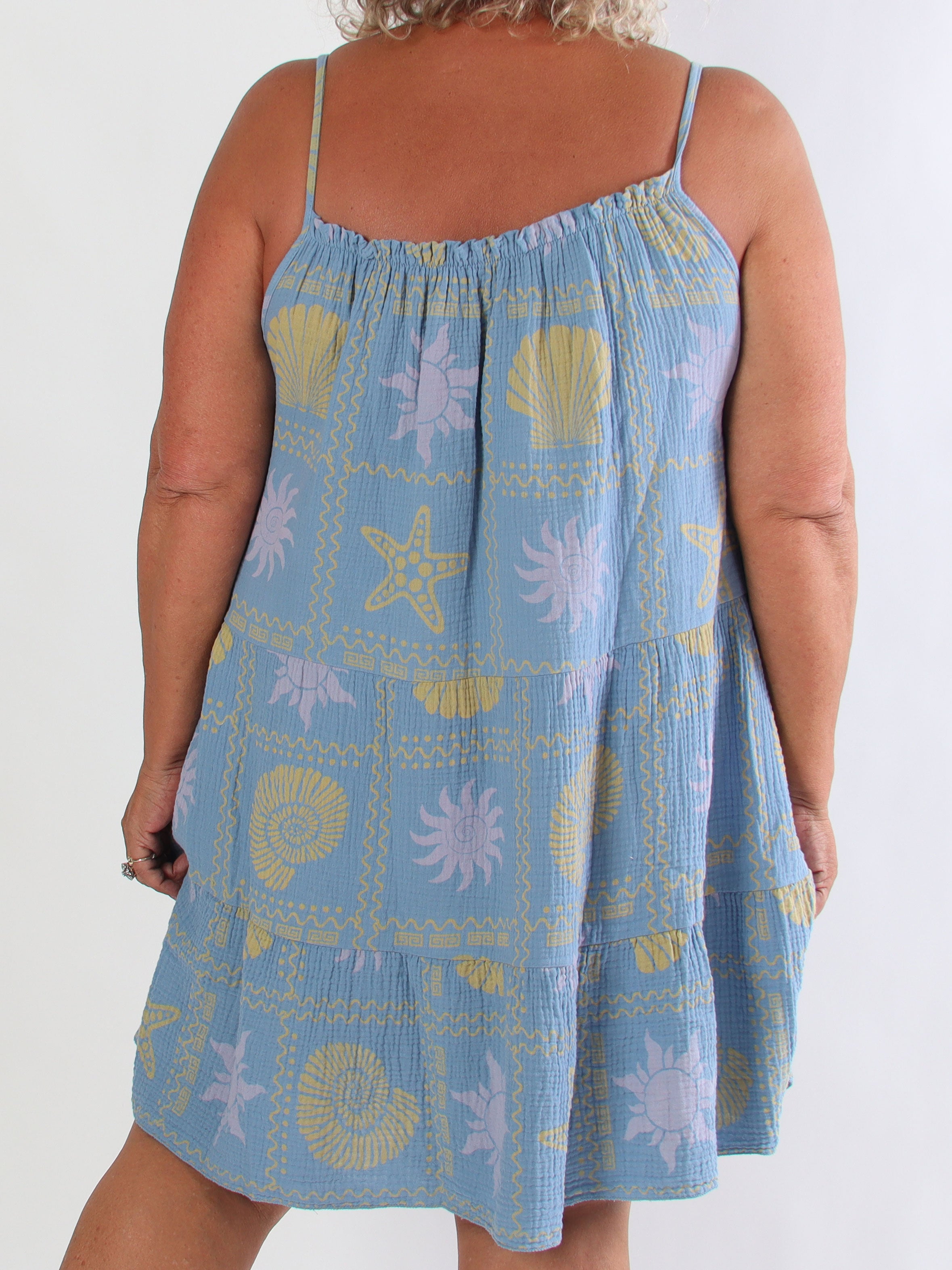 Jill Summer - Plus size stropkjole i blød og luftig musselin med fine sommermotiver