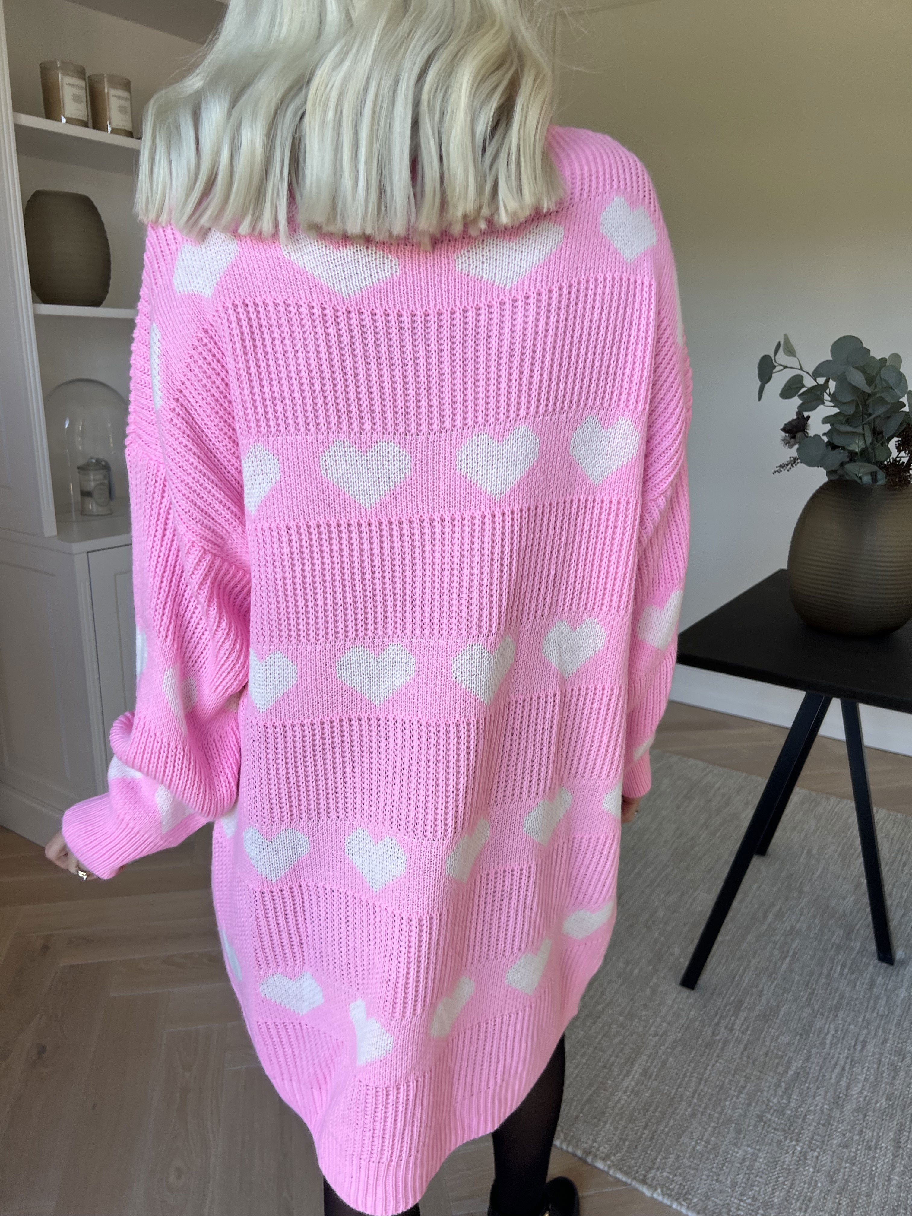 Jody - Strikkjole med hjerter og rullekrave