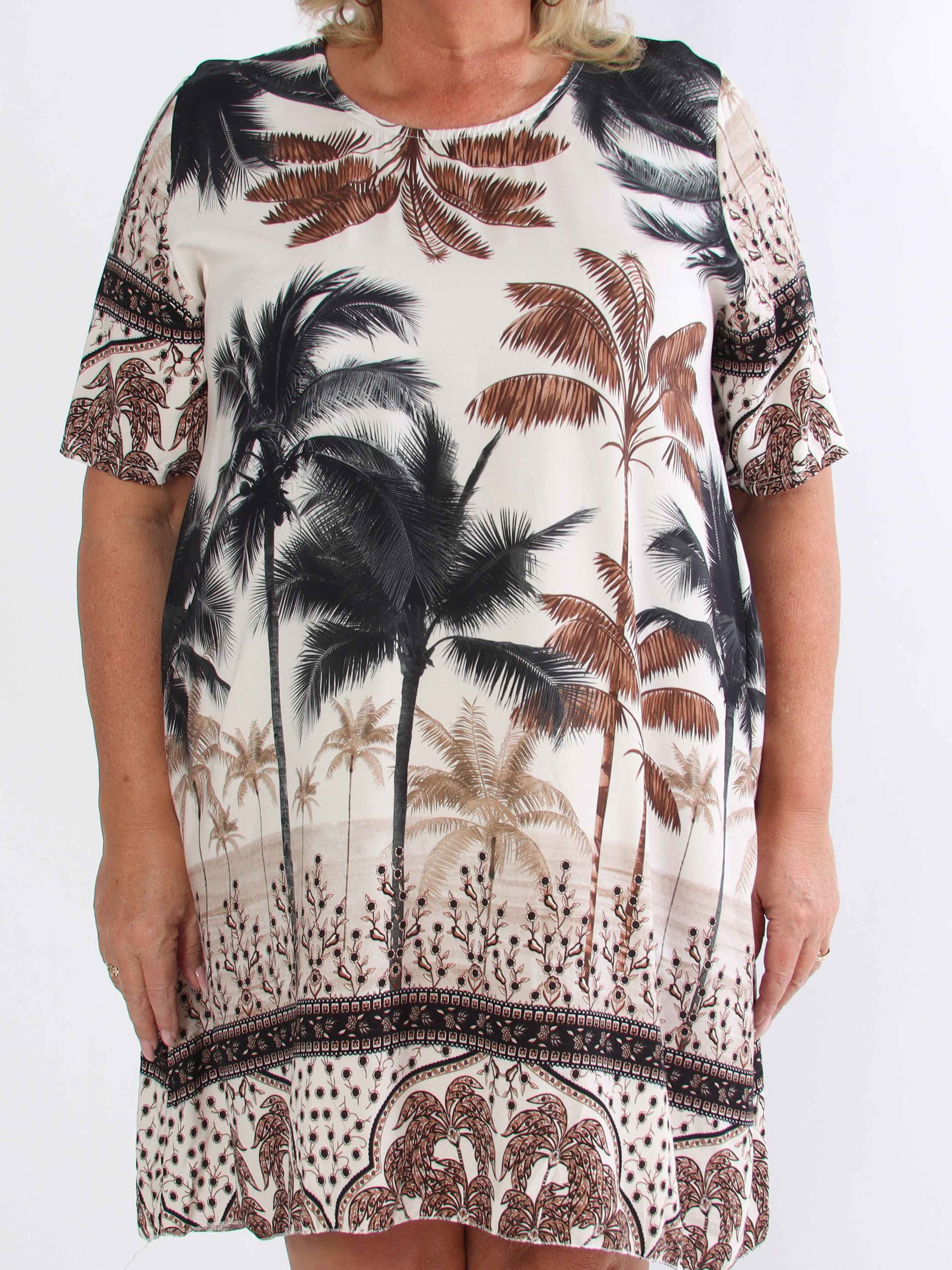 Julia - Plus size sommerkjole med palmer og mønster