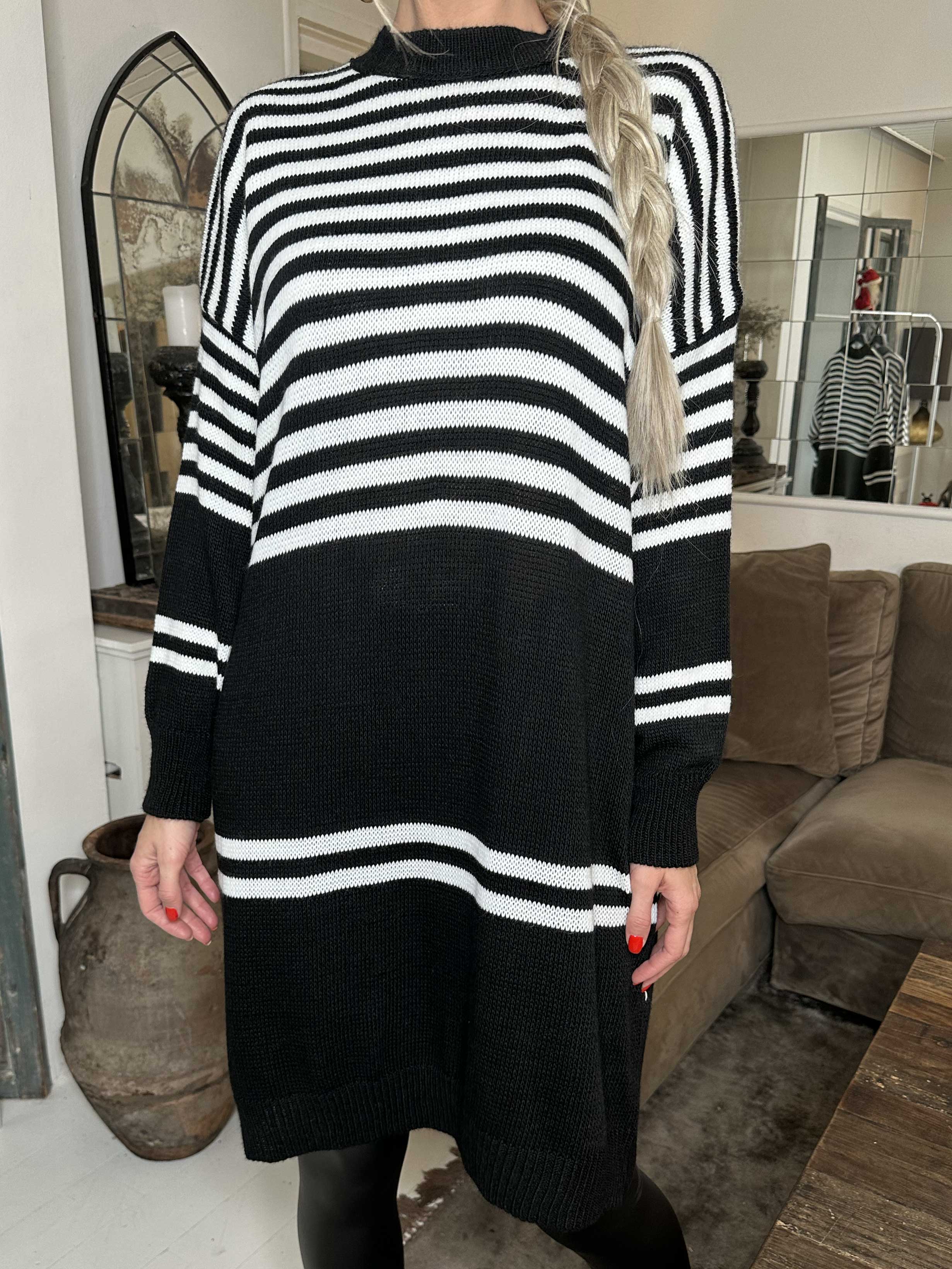 Julietta - Strikkjole med striber