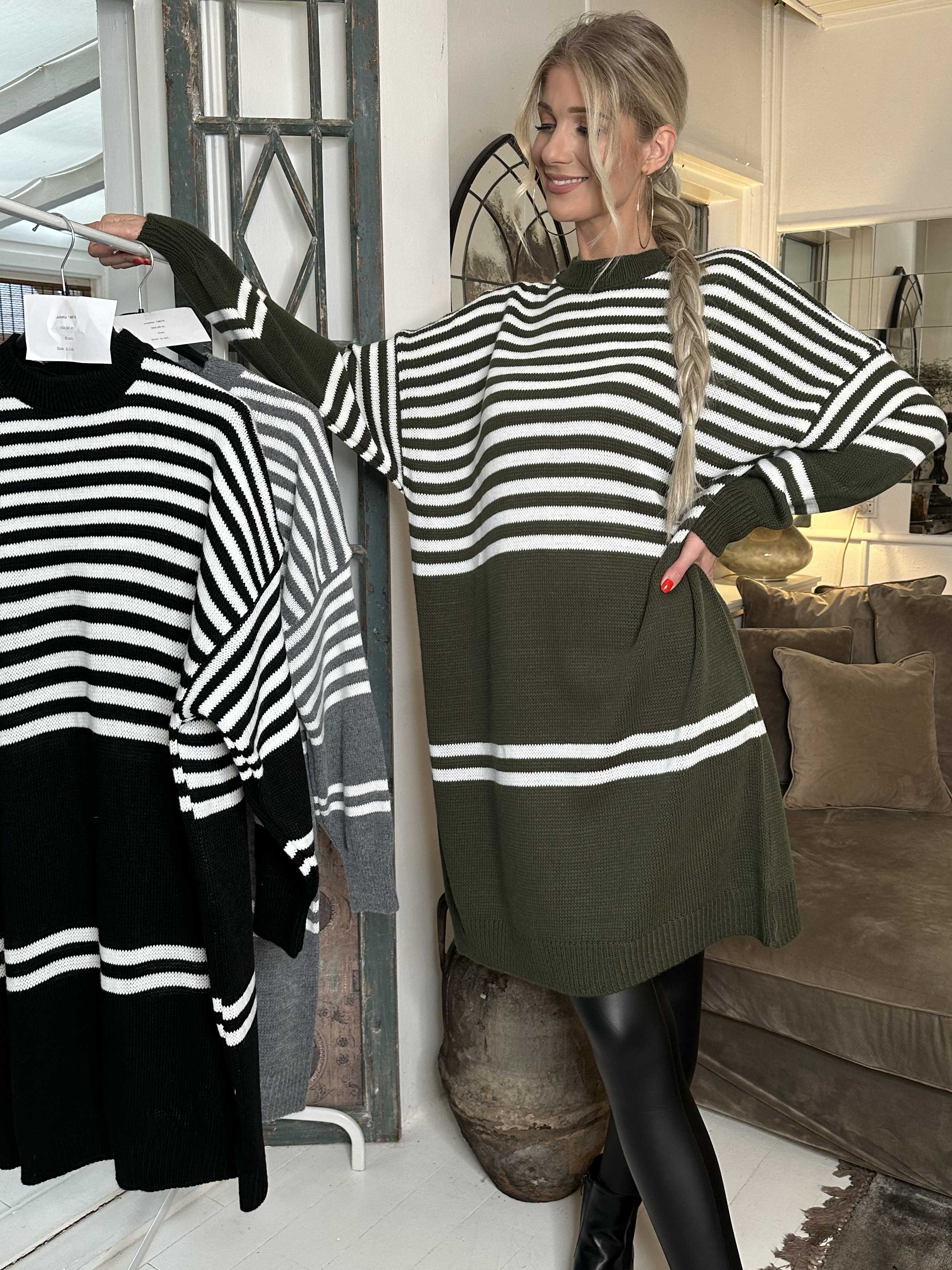 Julietta - Strikkjole med striber