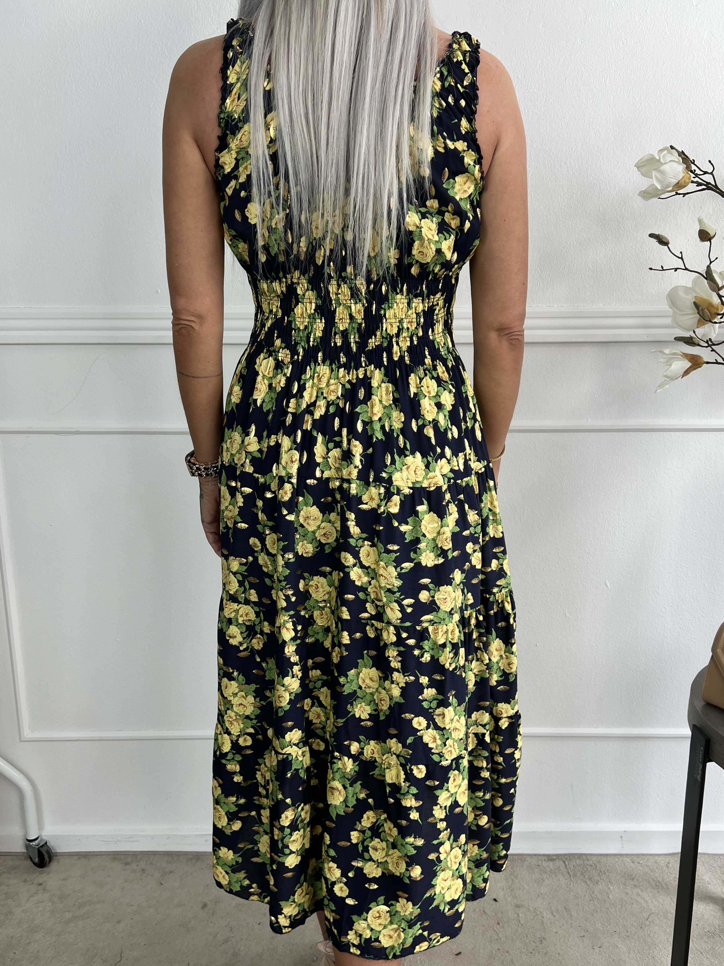 Kajsa - Sød stropkjole i viskose med rosemotiver og smock