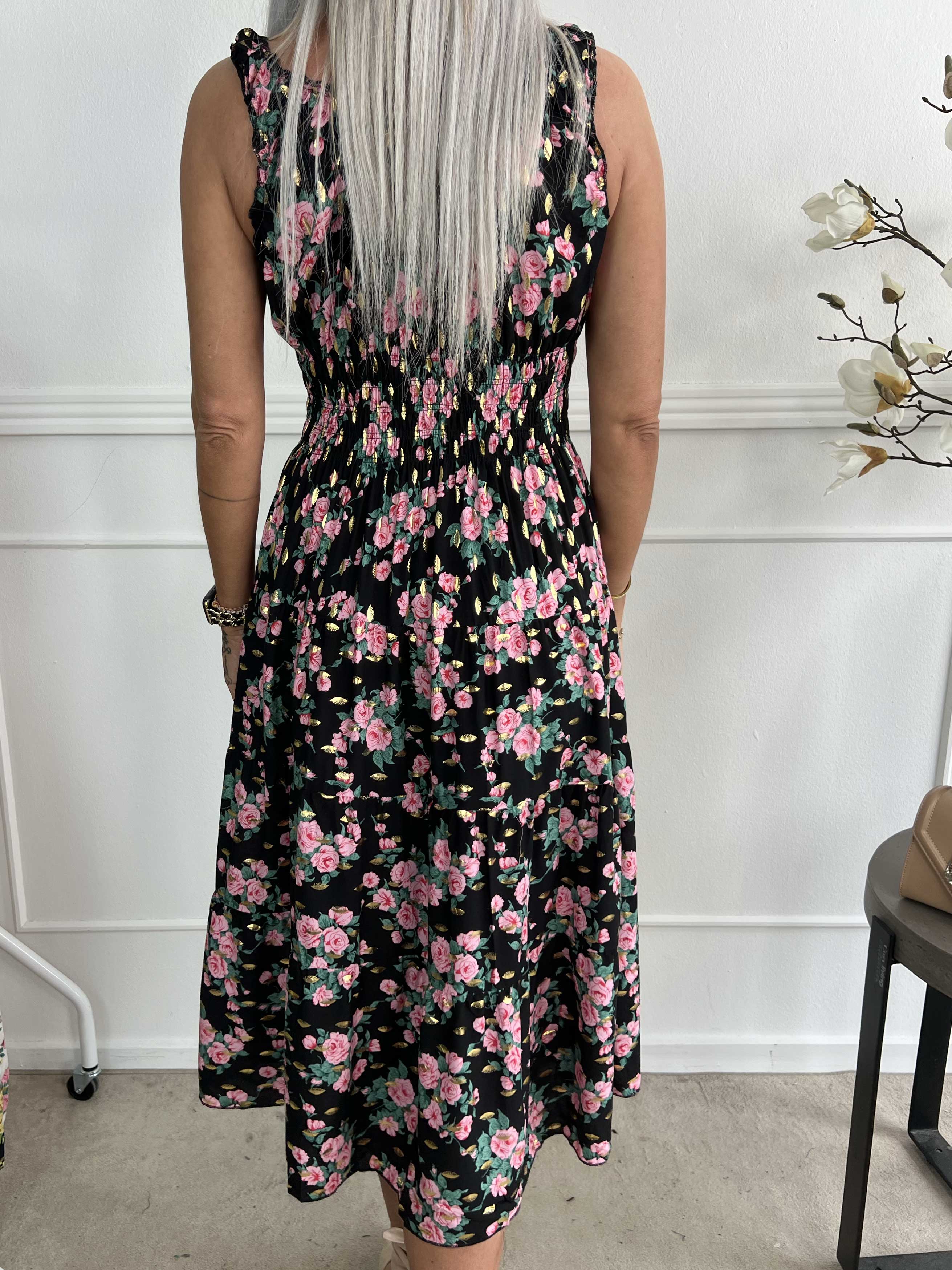 Kajsa - Sød stropkjole i viskose med rosemotiver og smock