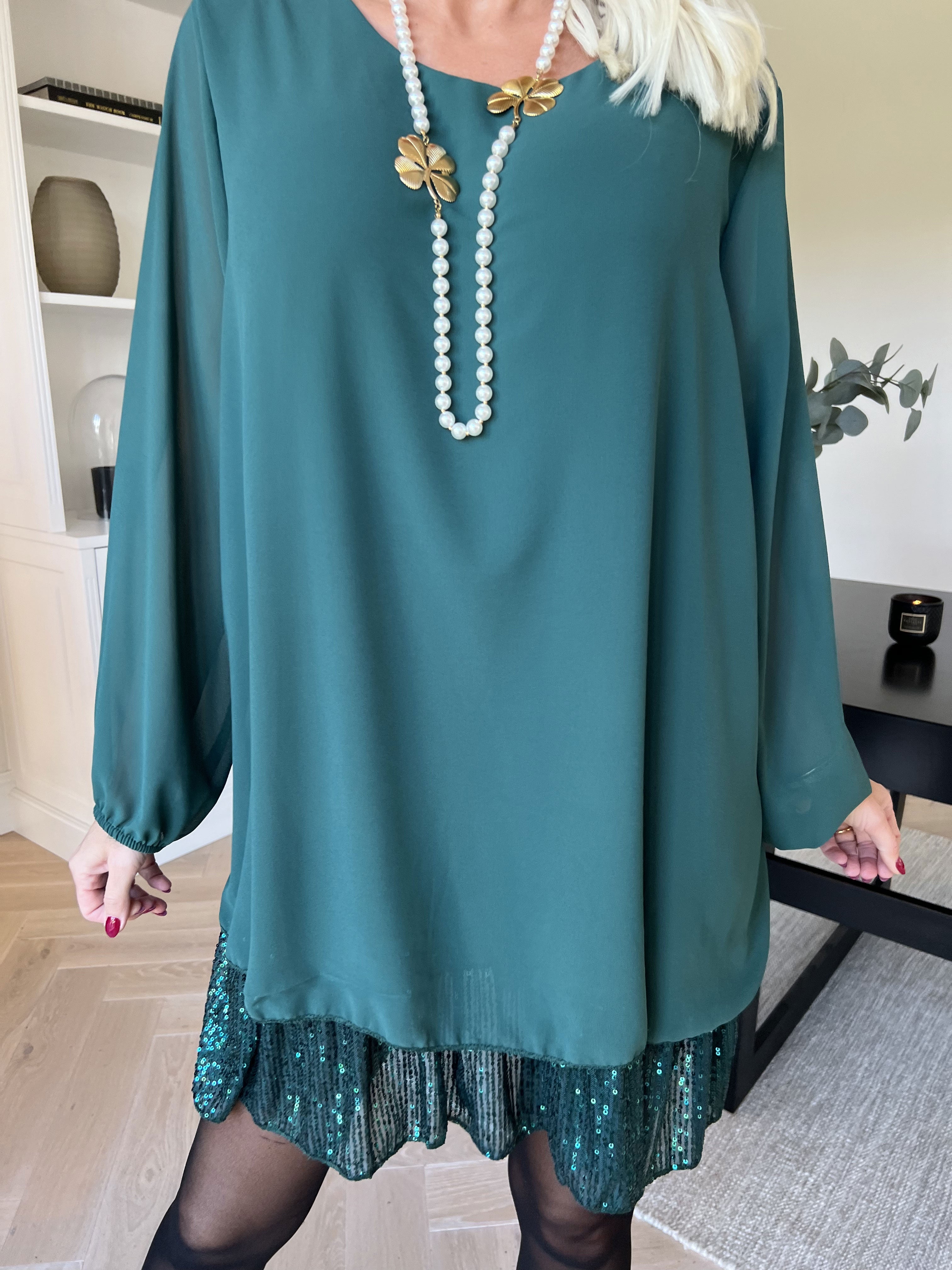 Kamilla - Festklar tunikakjole med chiffonlag og pailletter