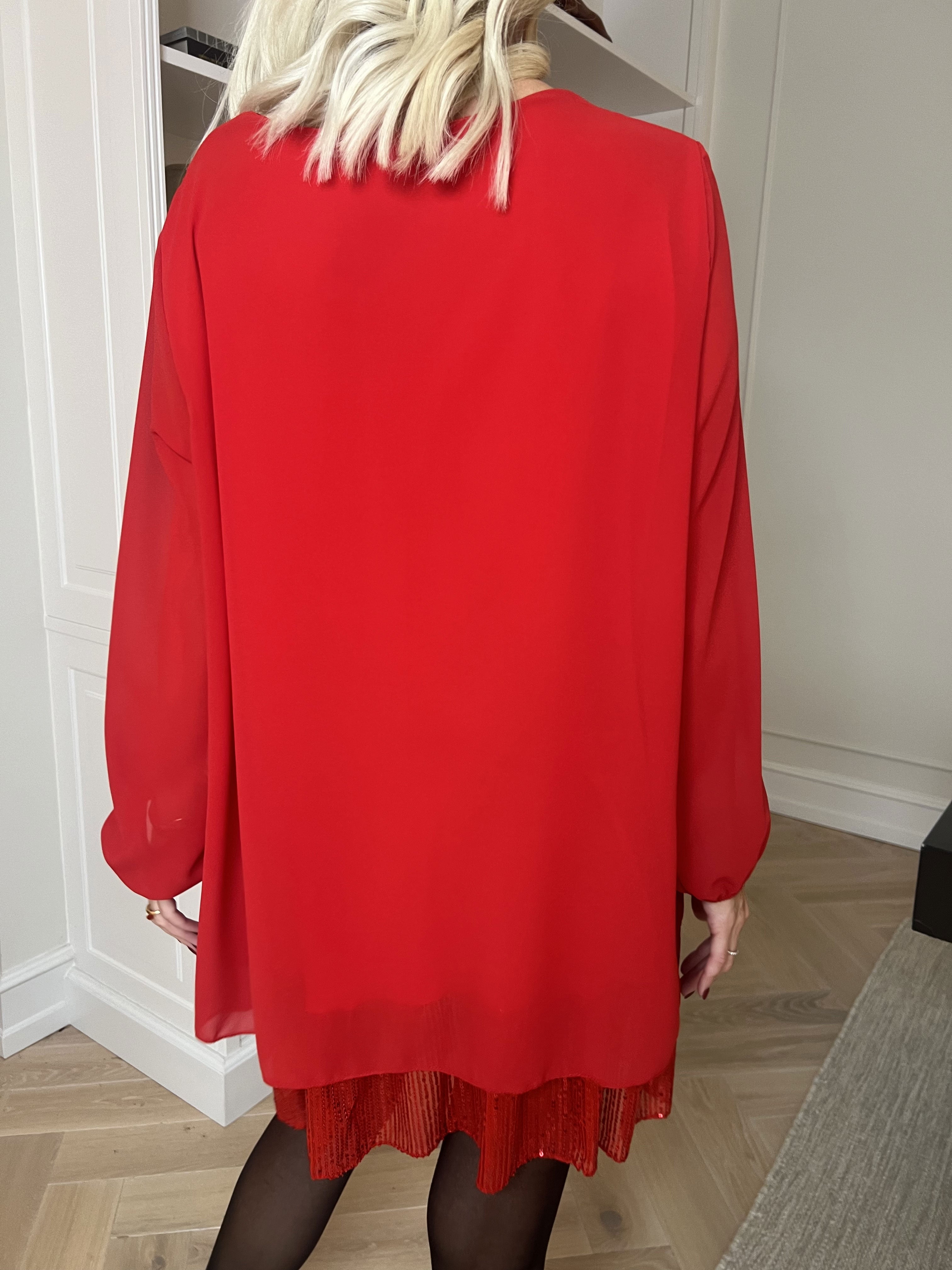 Kamilla - Festklar tunikakjole med chiffonlag og pailletter