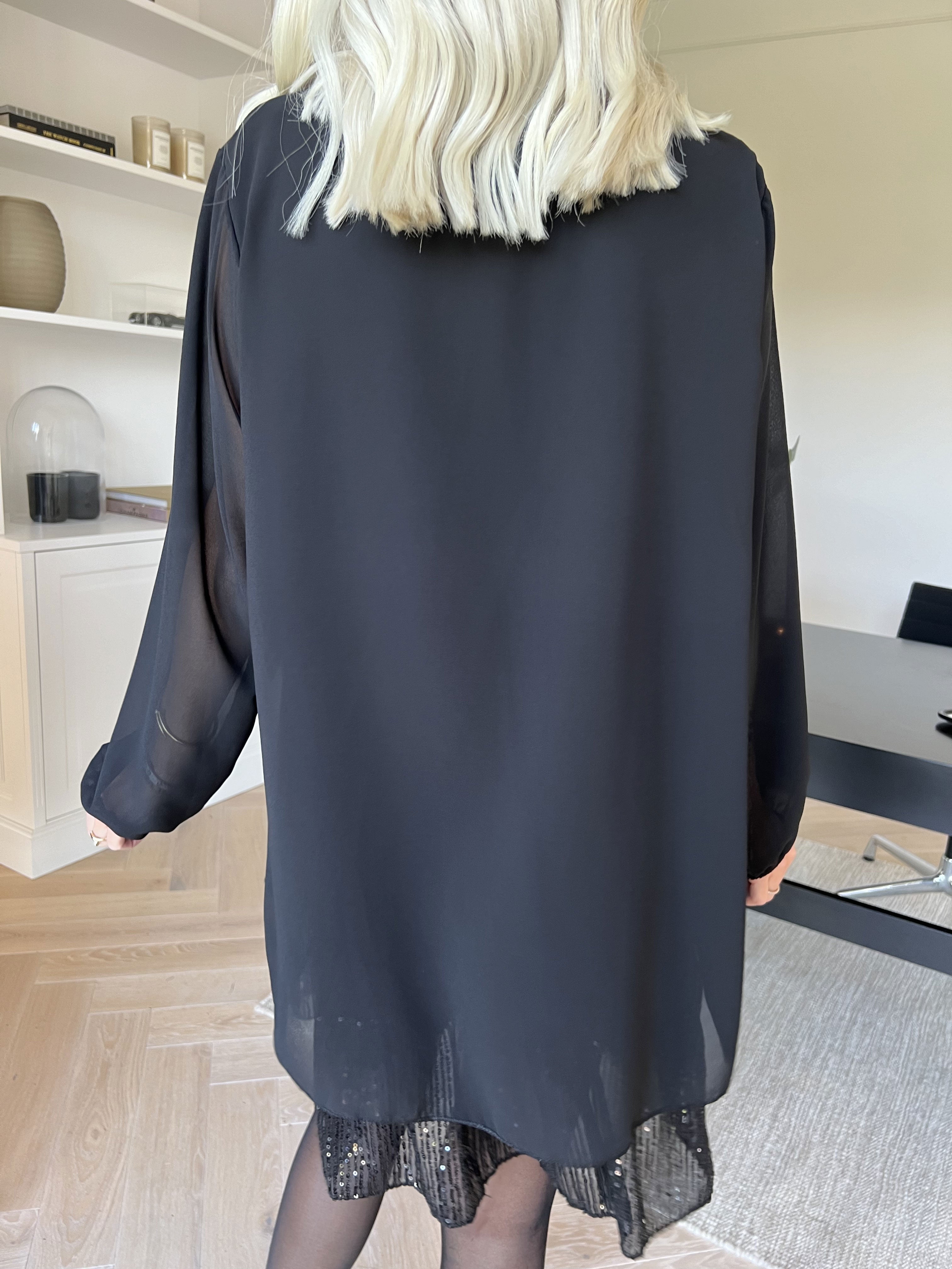 Kamilla - Festklar tunikakjole med chiffonlag og pailletter