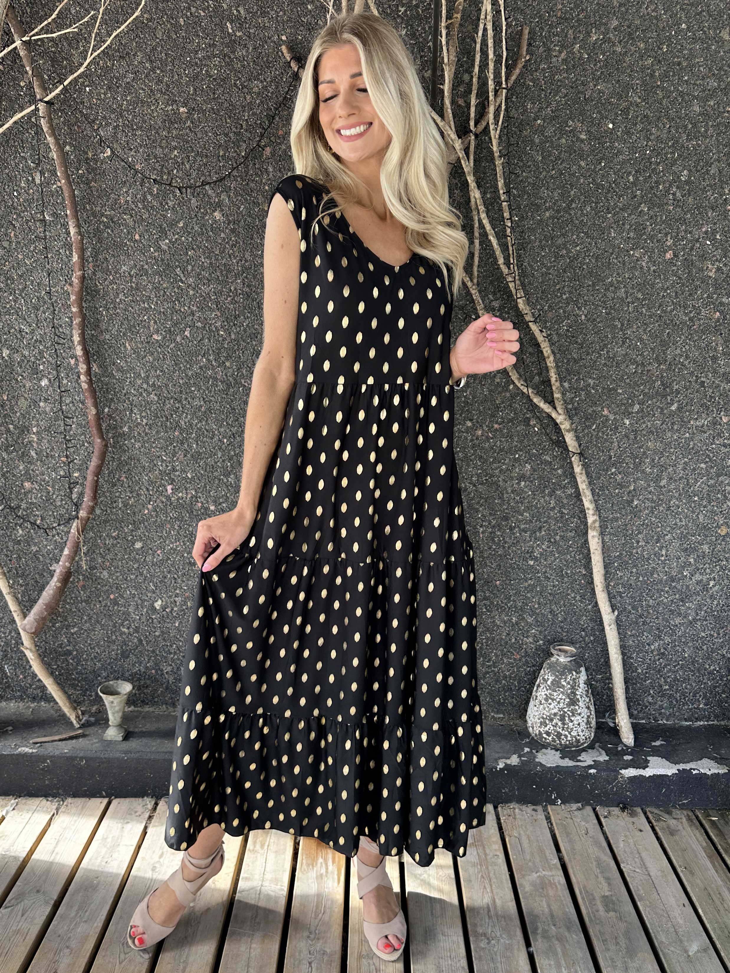 Karini Gold - Lang elastisk kjole med guld dutter