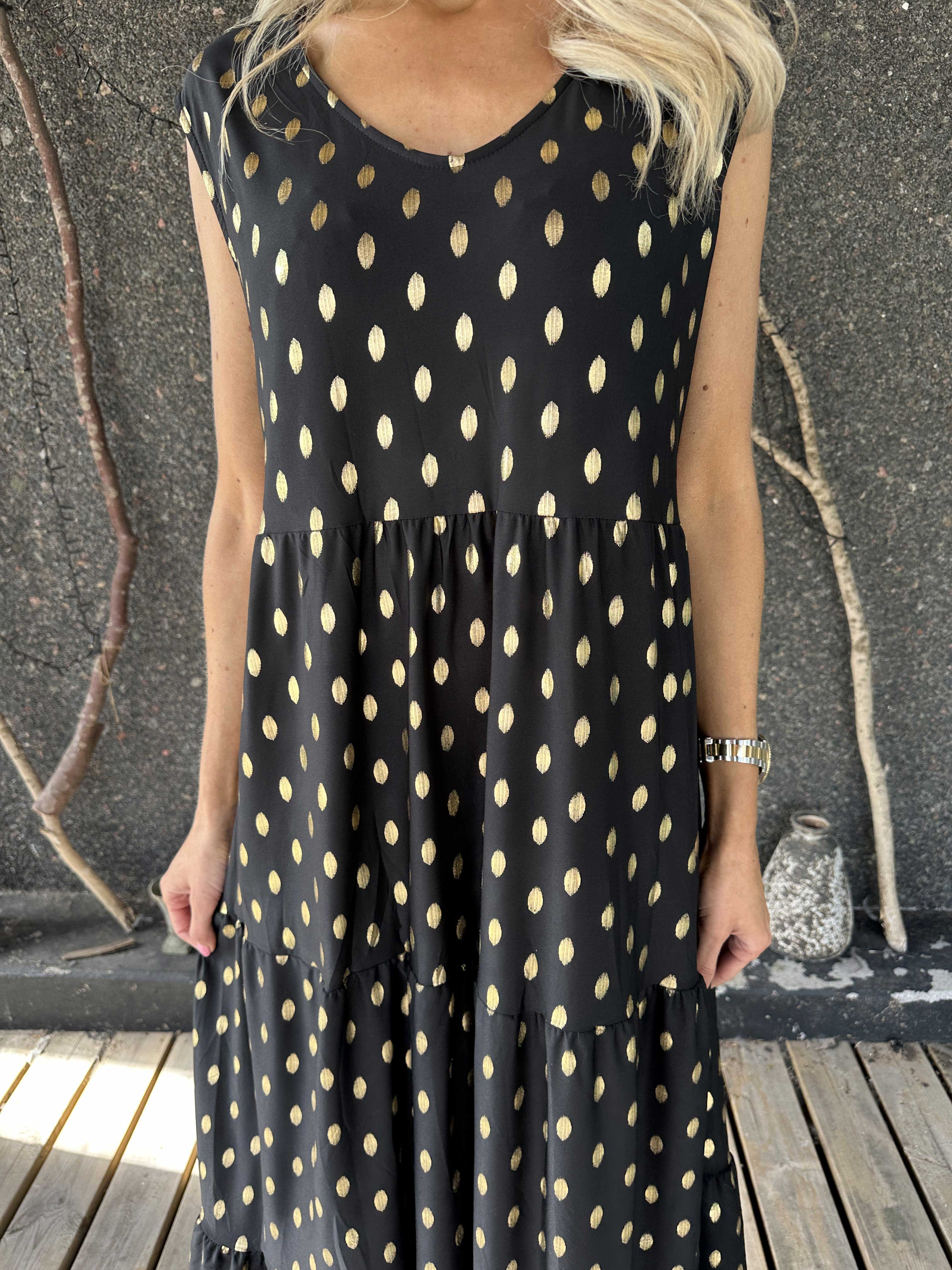 Karini Gold - Lang elastisk kjole med guld dutter