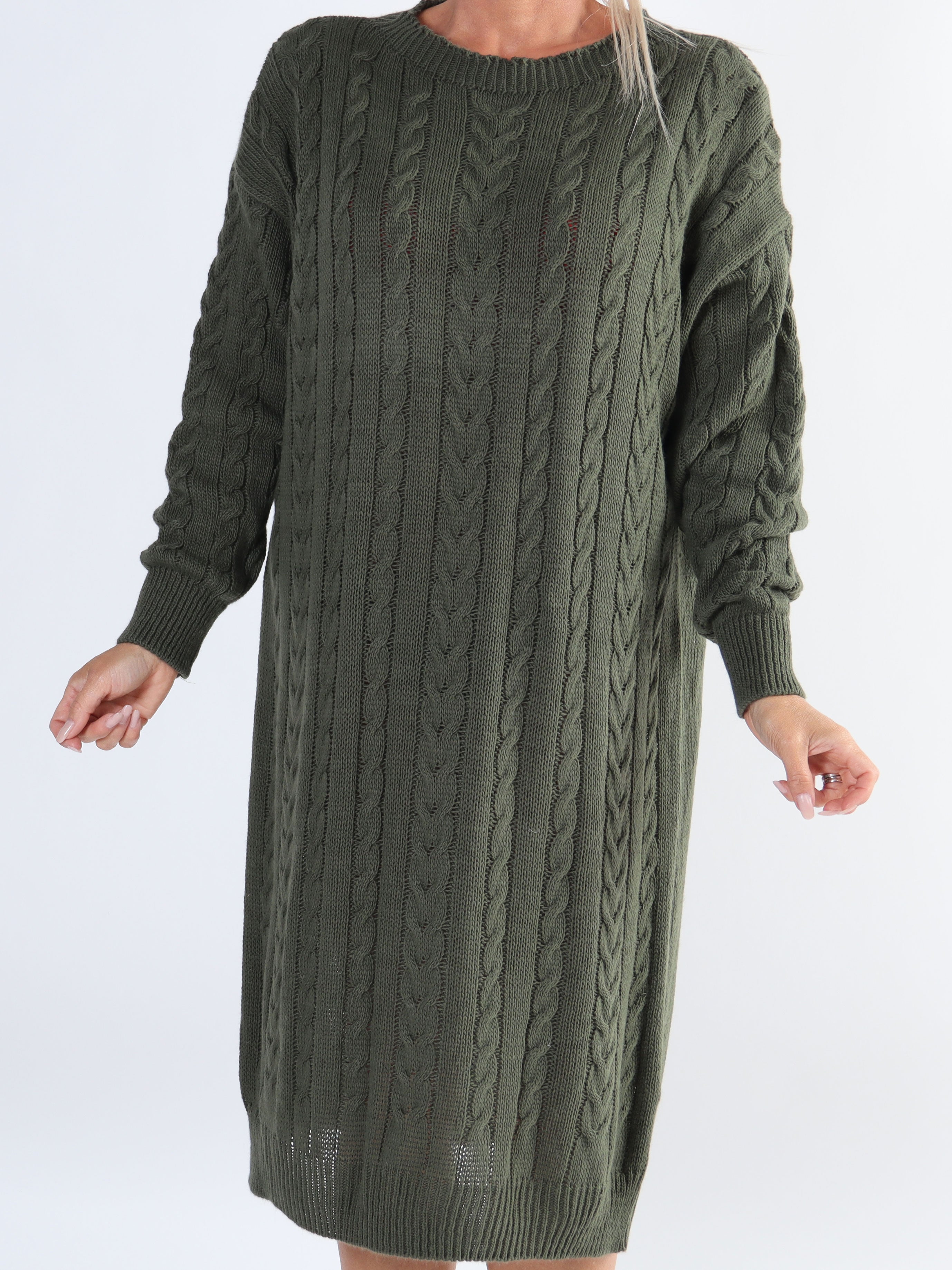 Karolina - Lang plus size kjole med kabelstrik