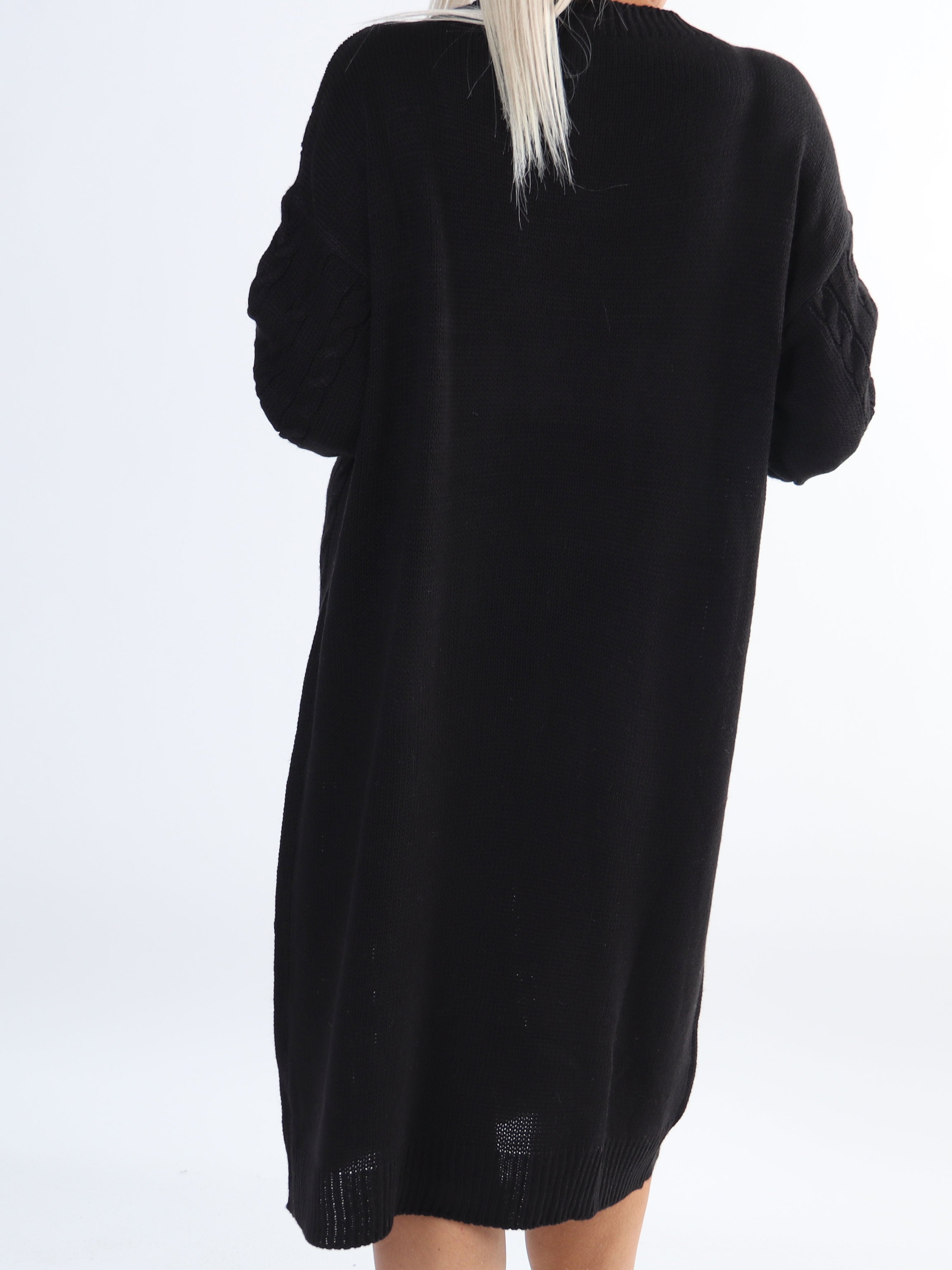 Karolina - Lang plus size kjole med kabelstrik