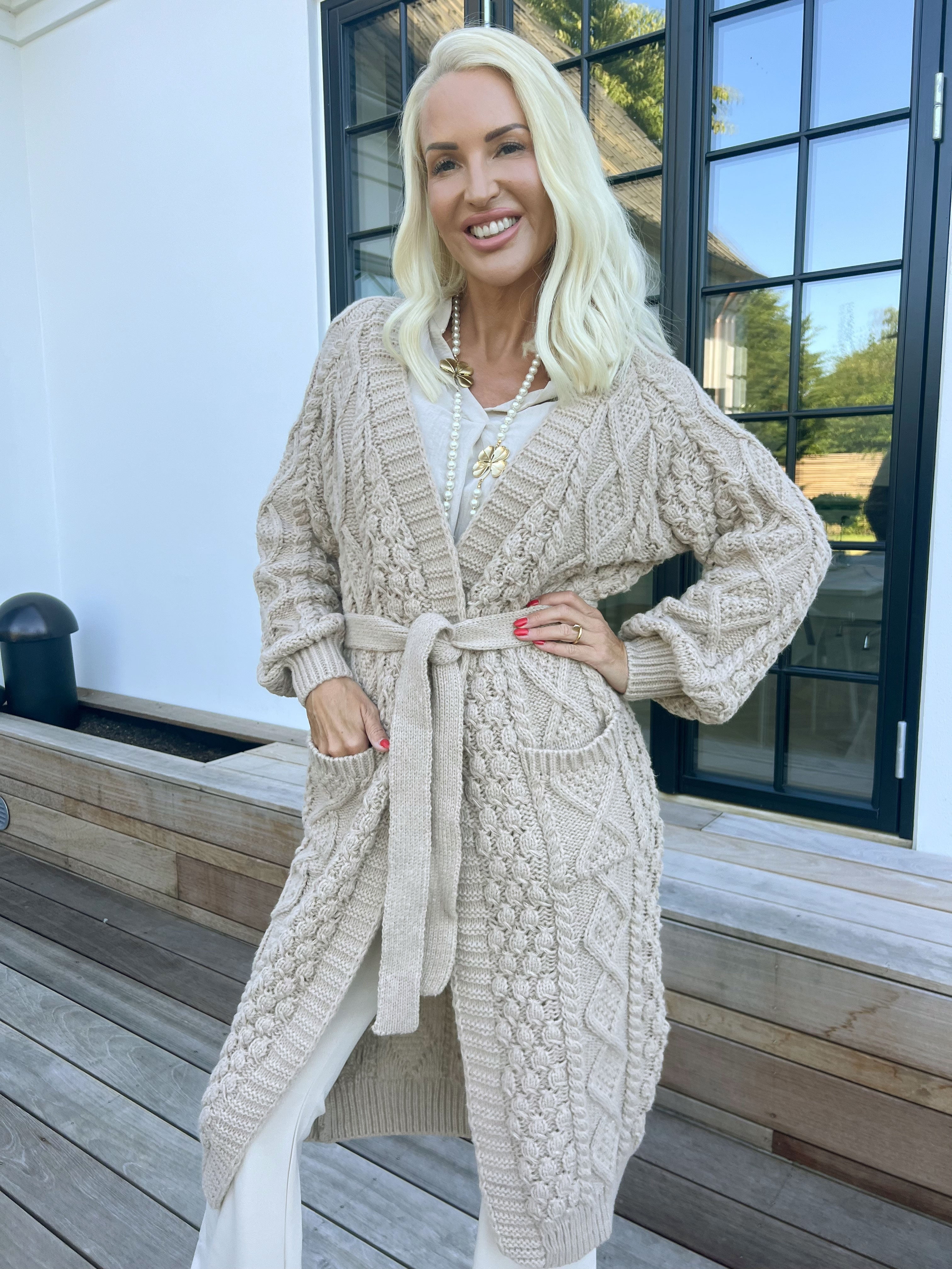 Karui - Lækker tyk strikcardigan med bindebælte