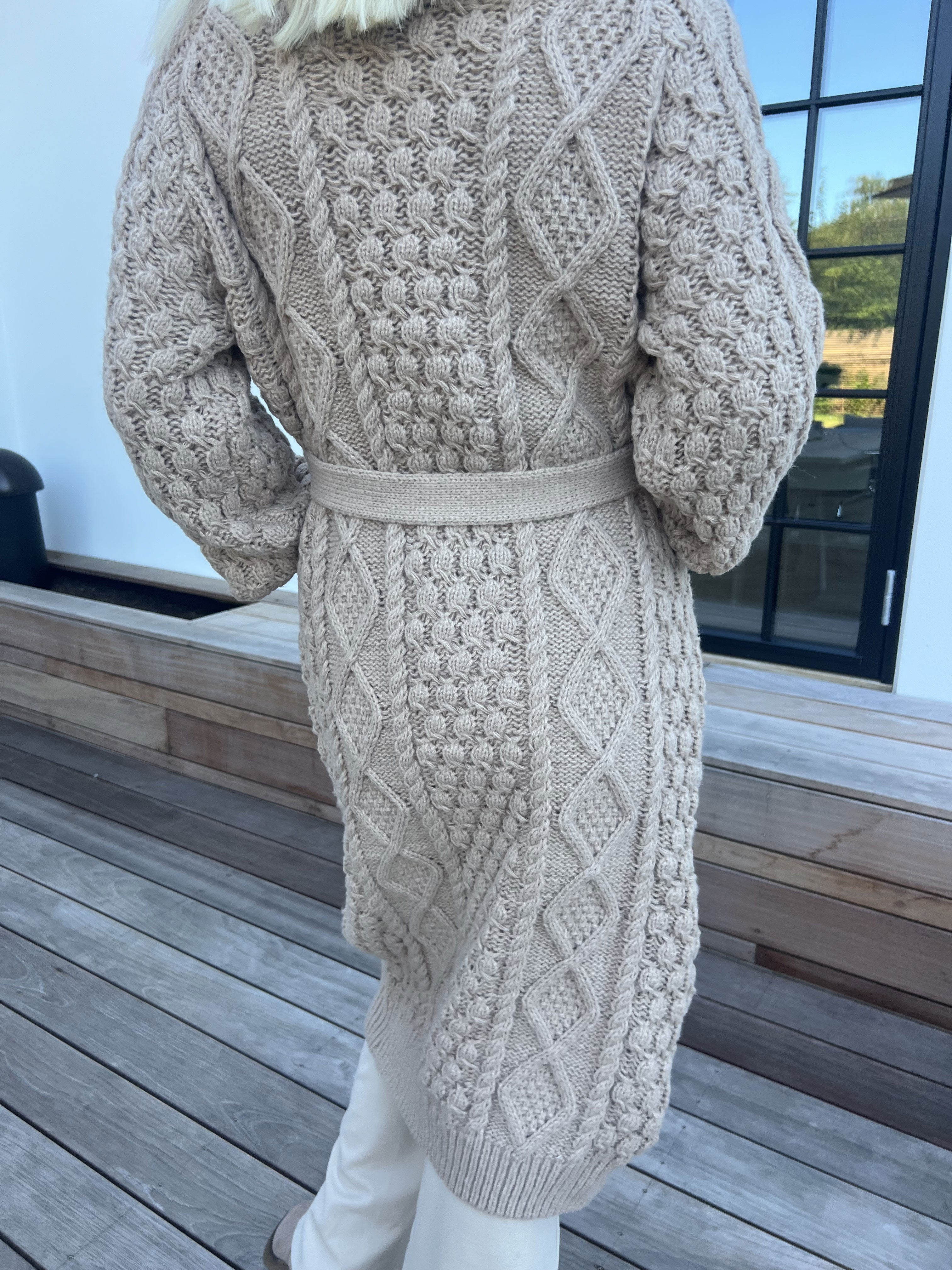 Karui - Lækker tyk strikcardigan med bindebælte